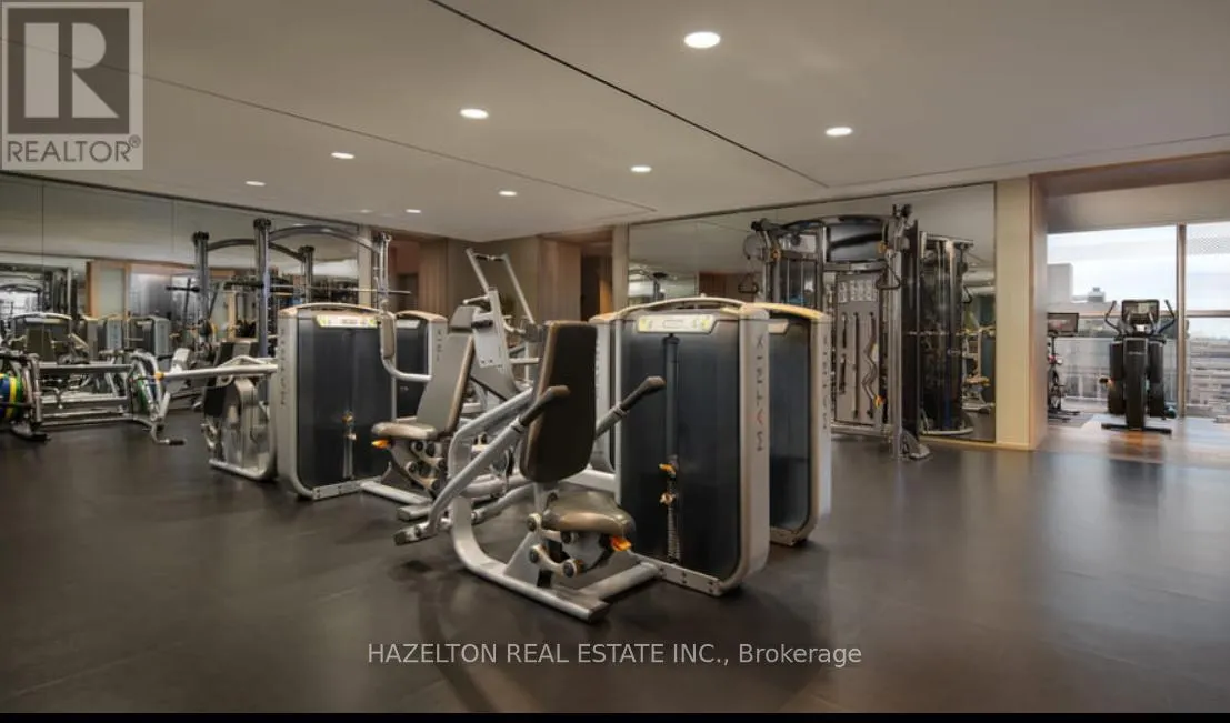 4802 - 50 YORKVILLE AVENUE