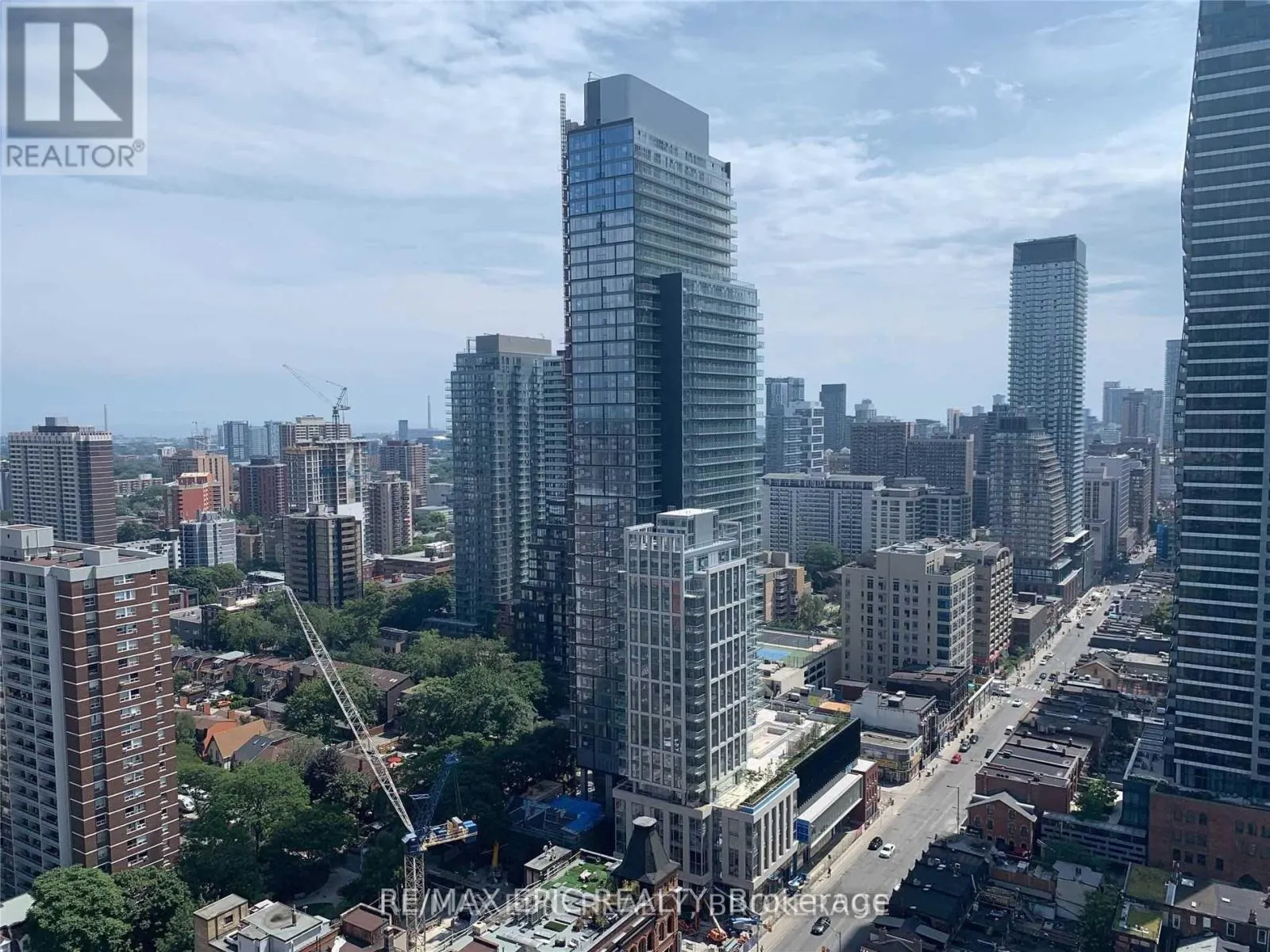 2703 - 75 ST NICHOLAS STREET