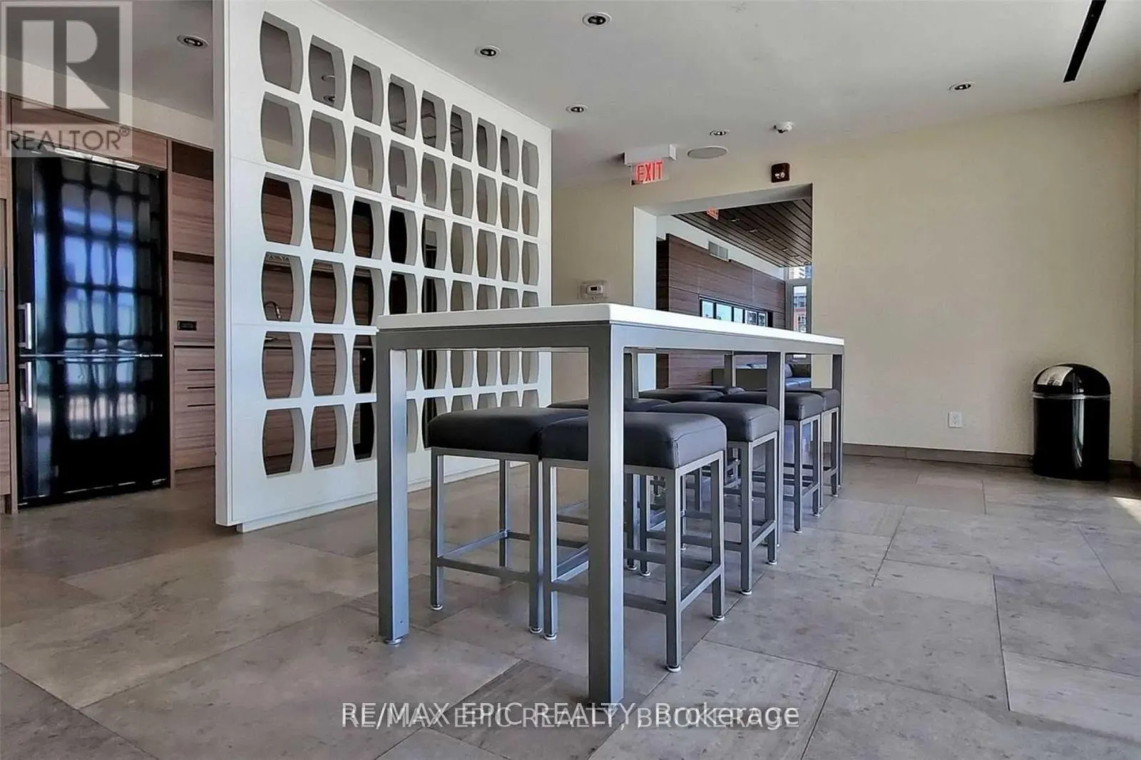 2703 - 75 ST NICHOLAS STREET