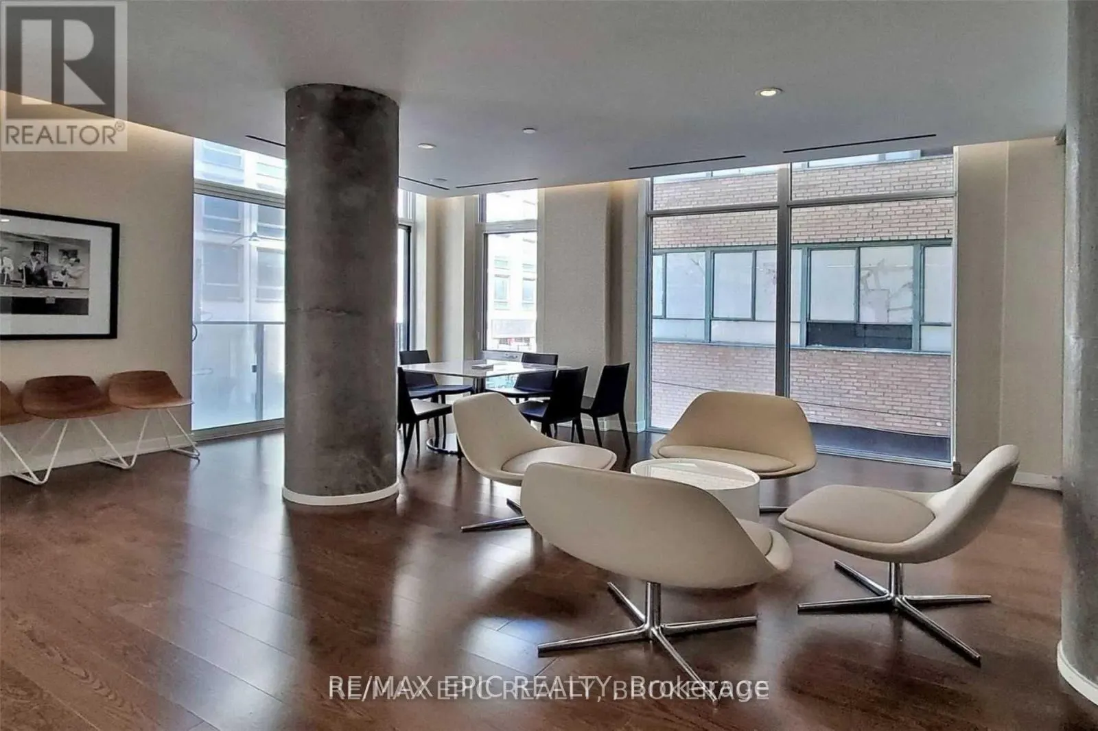 2703 - 75 ST NICHOLAS STREET