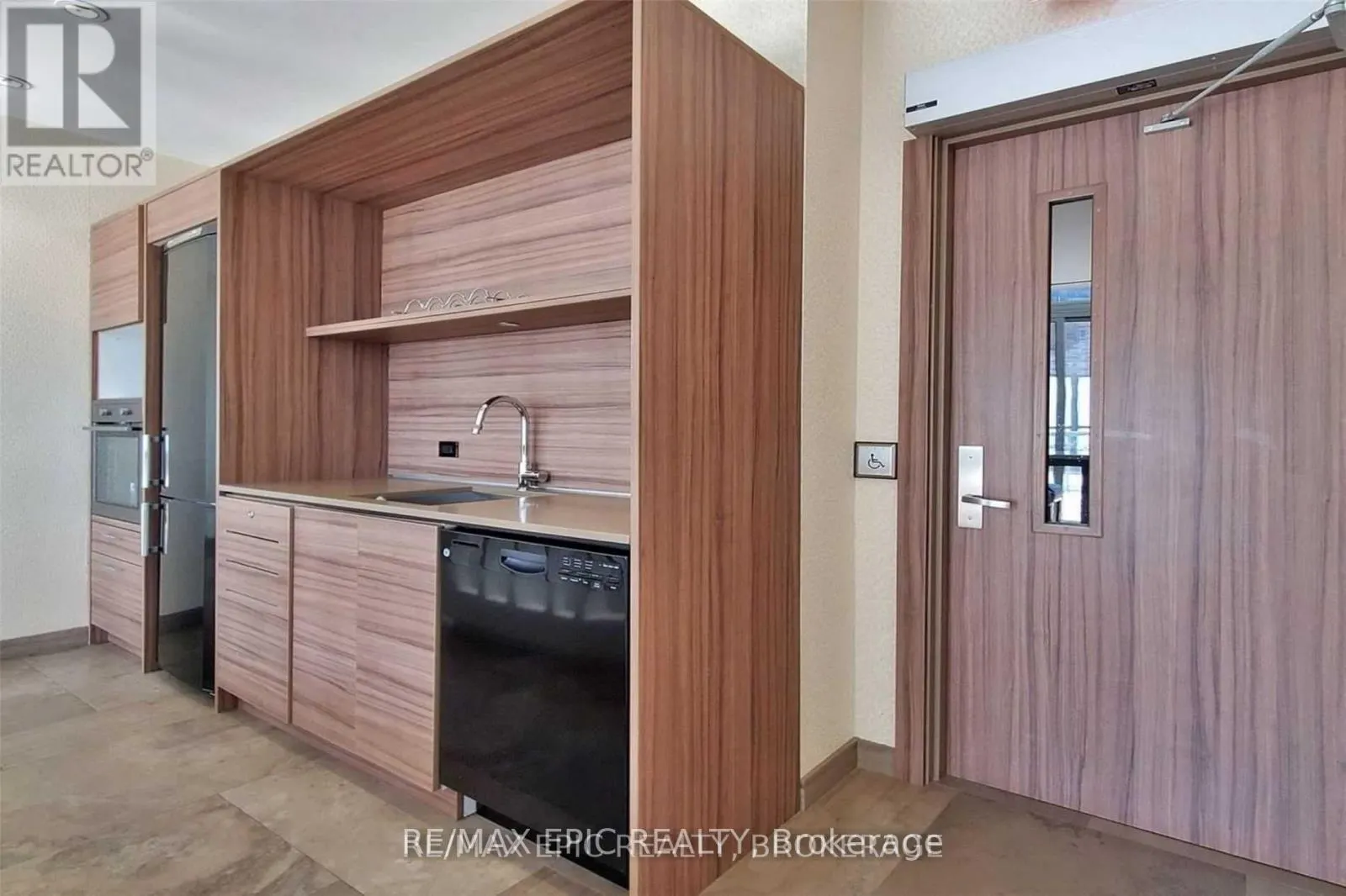 2703 - 75 ST NICHOLAS STREET