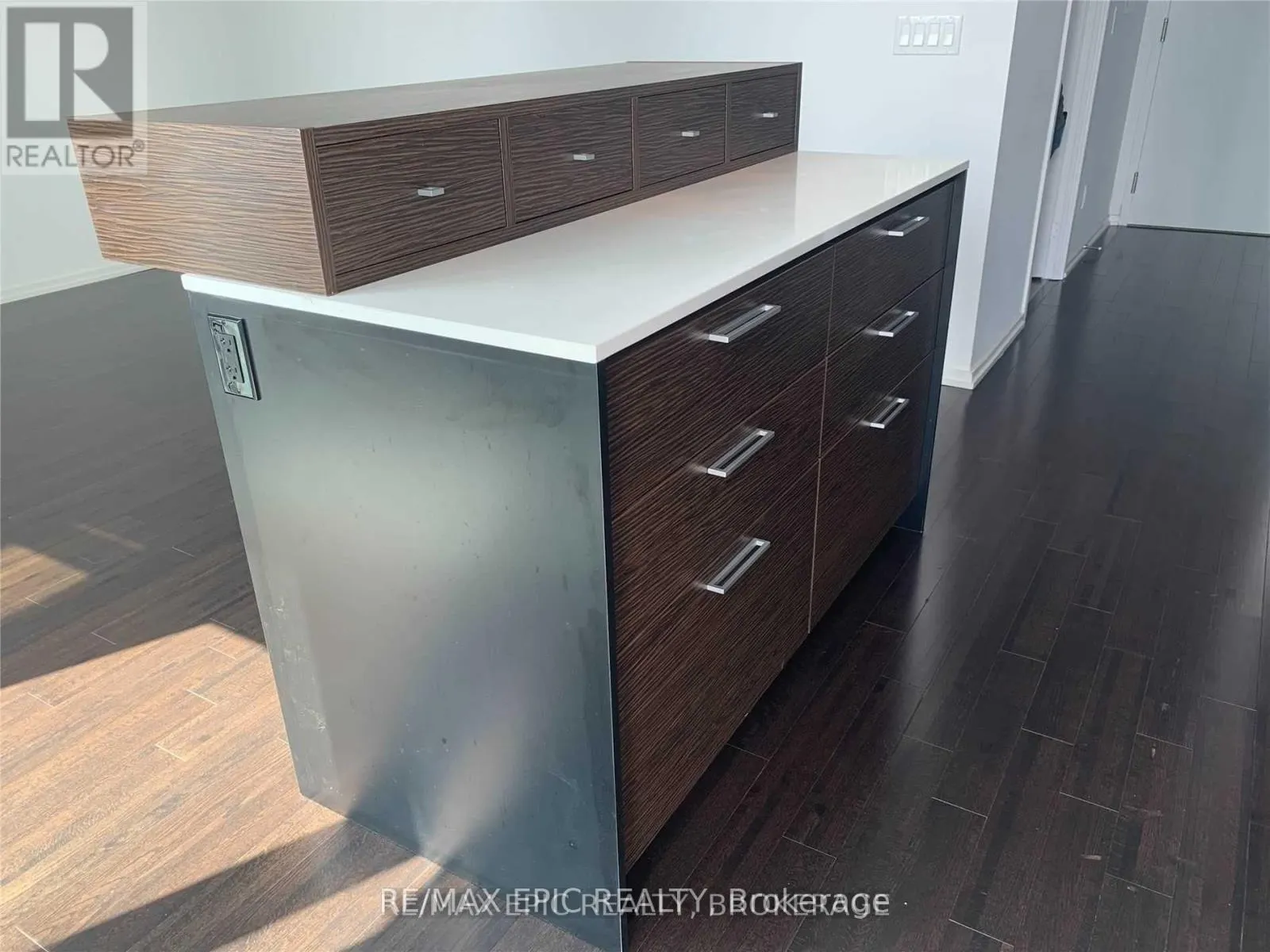 2703 - 75 ST NICHOLAS STREET