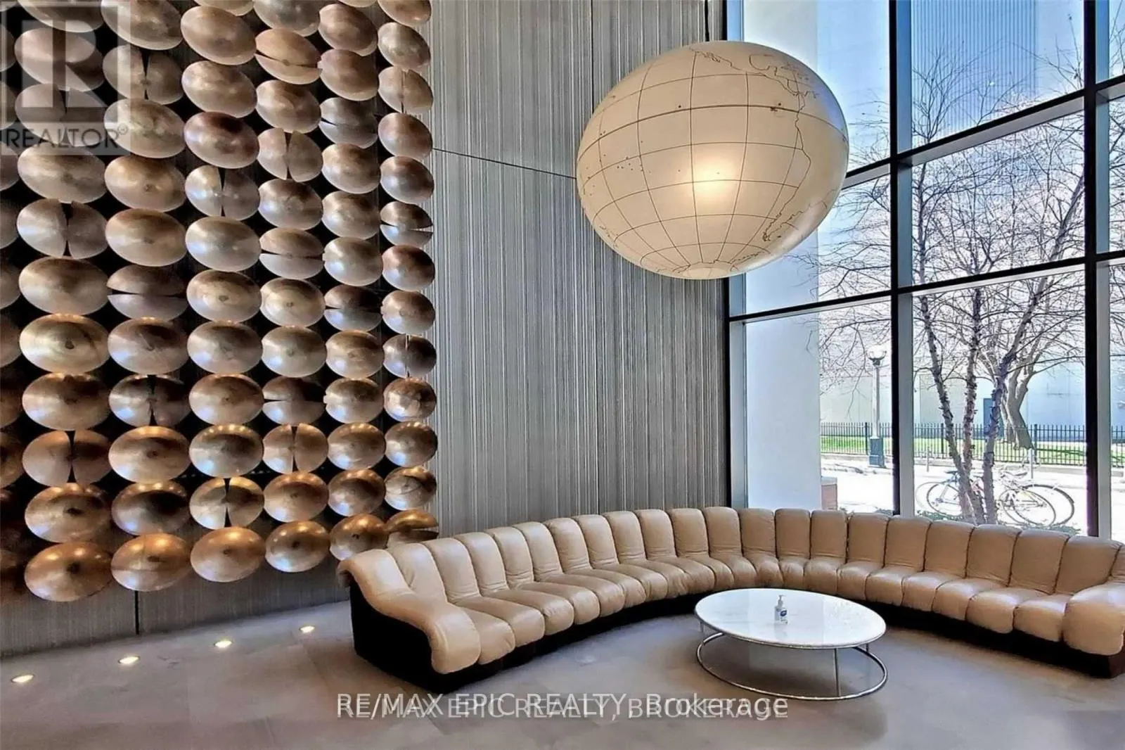 2703 - 75 ST NICHOLAS STREET