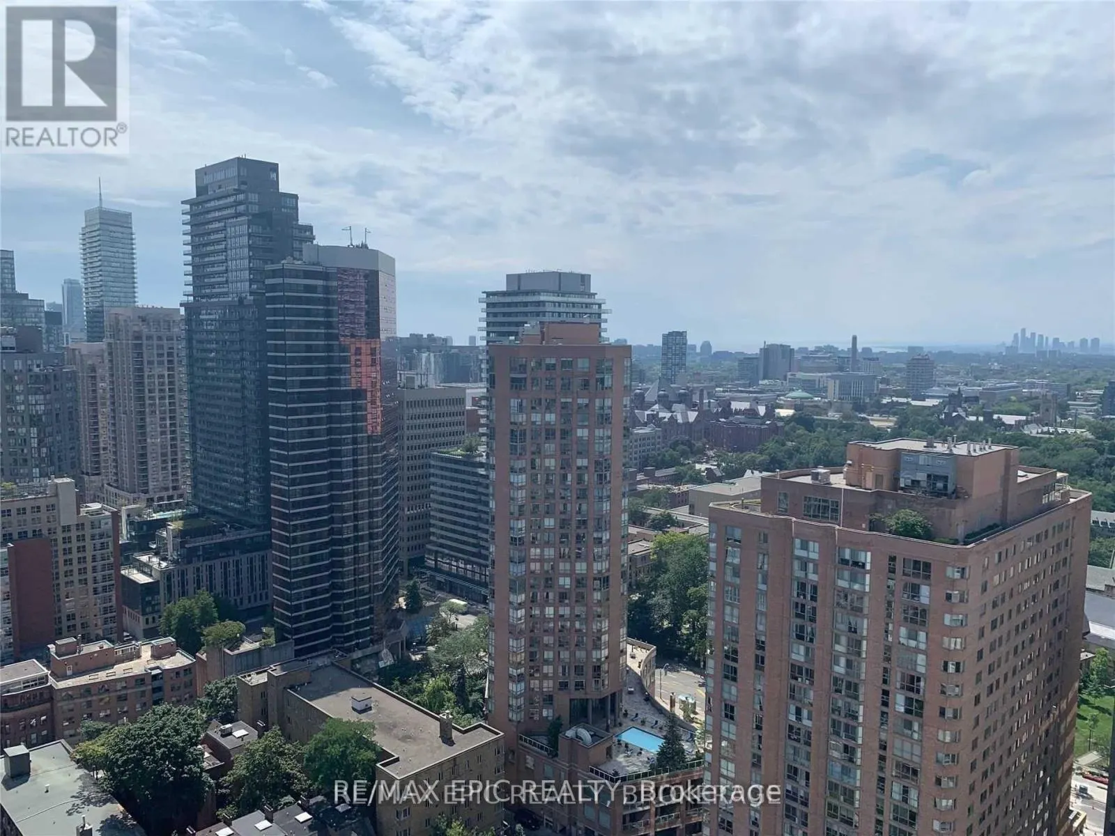 2703 - 75 ST NICHOLAS STREET