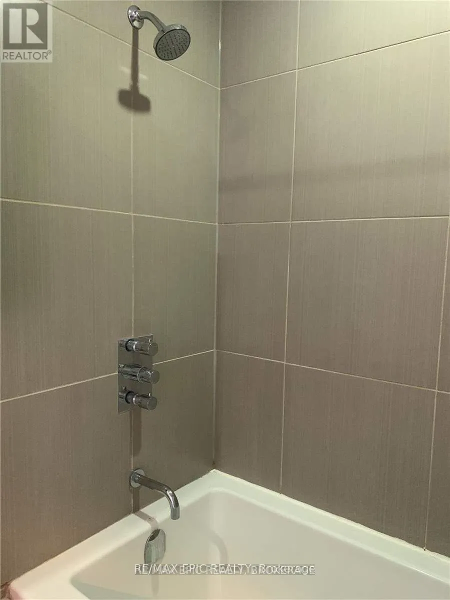 2703 - 75 ST NICHOLAS STREET