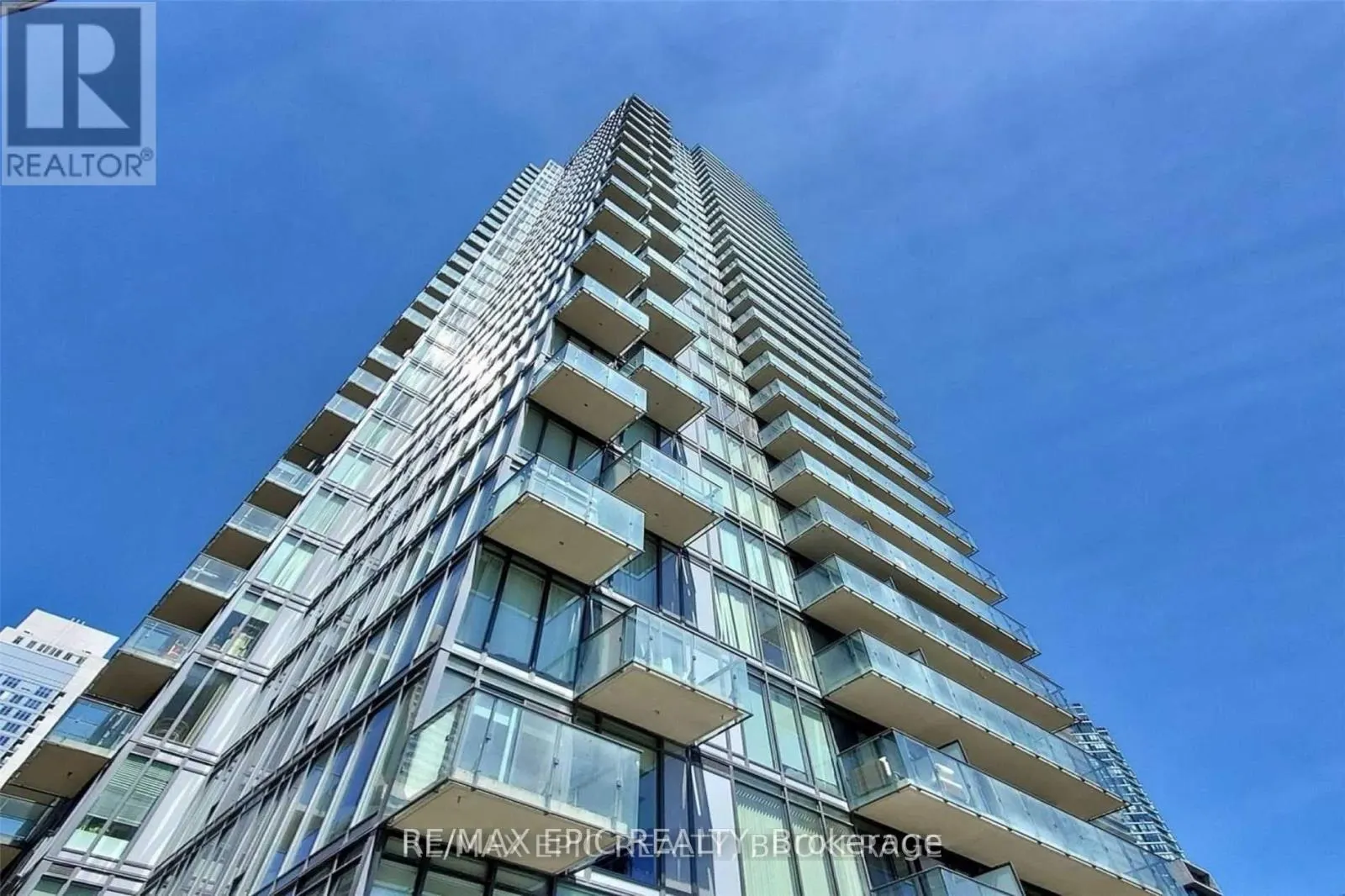 2703 - 75 ST NICHOLAS STREET