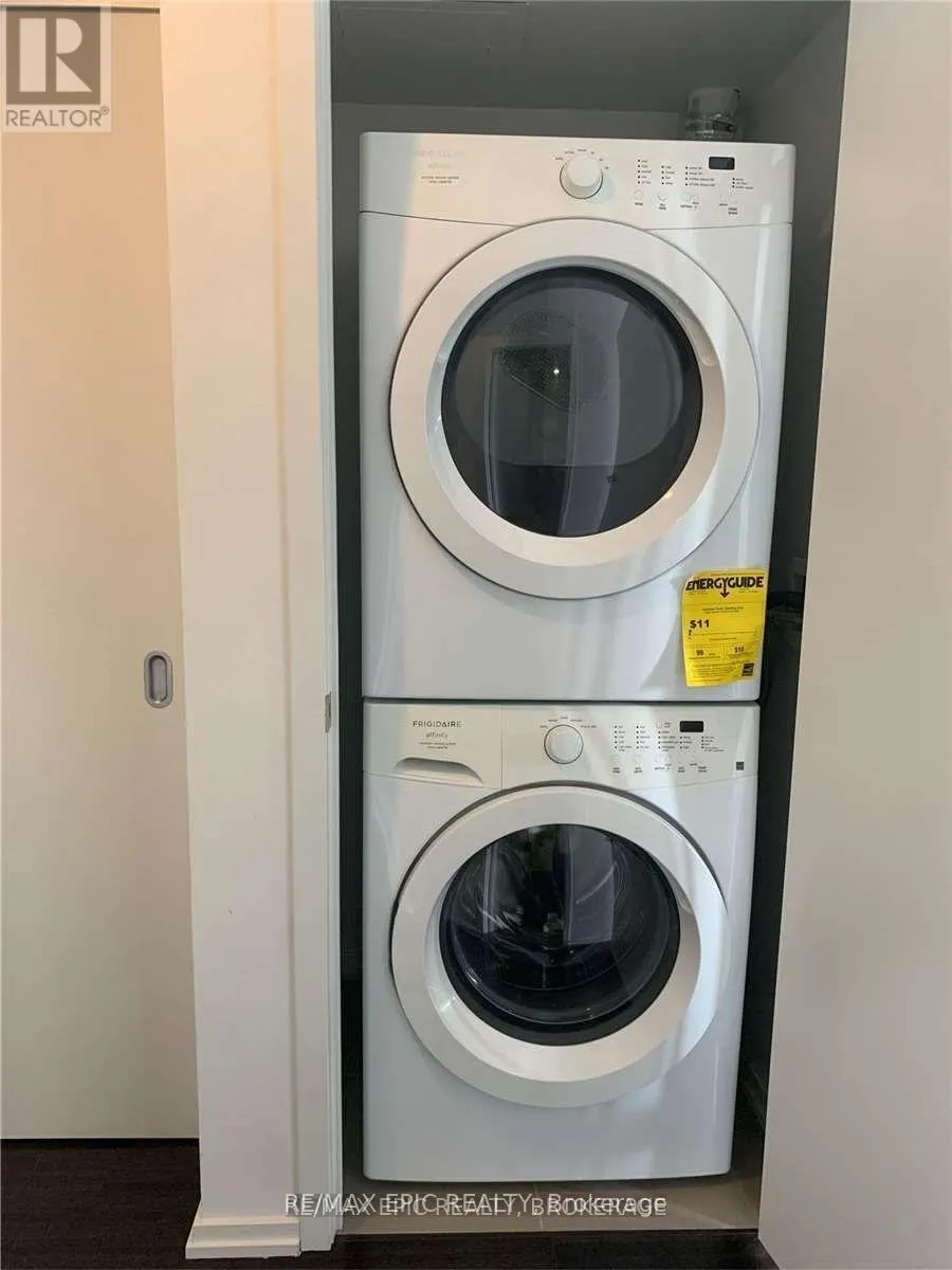 2703 - 75 ST NICHOLAS STREET