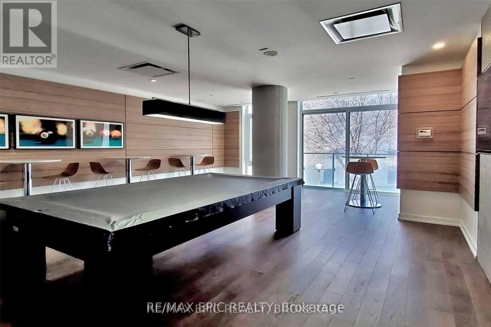 2703 - 75 ST NICHOLAS STREET