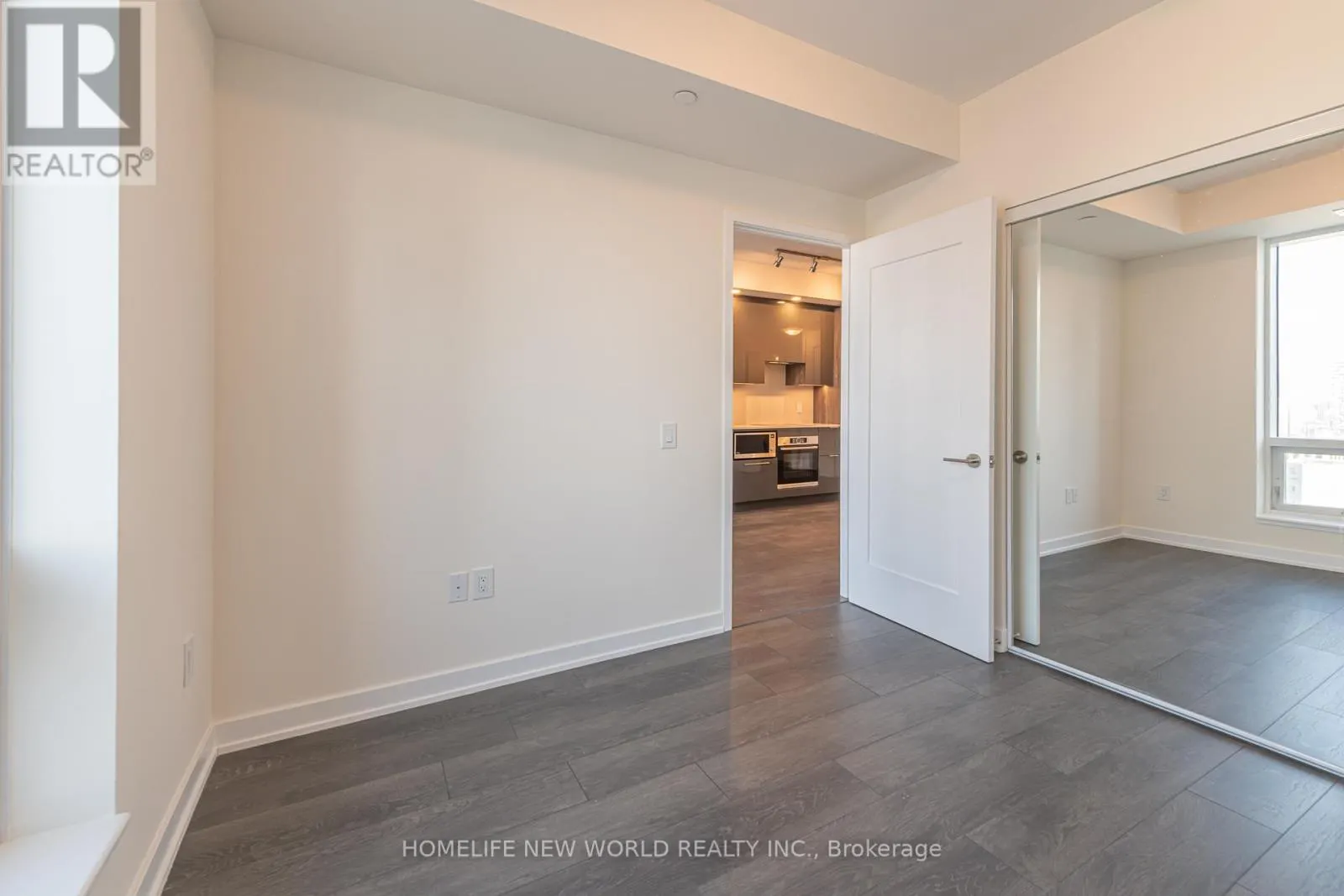 3906 - 28 FREELAND STREET