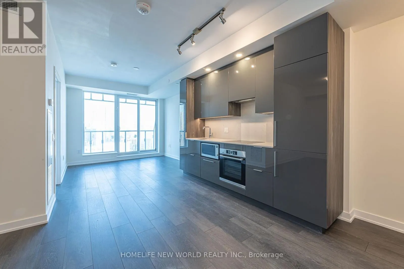 3906 - 28 FREELAND STREET