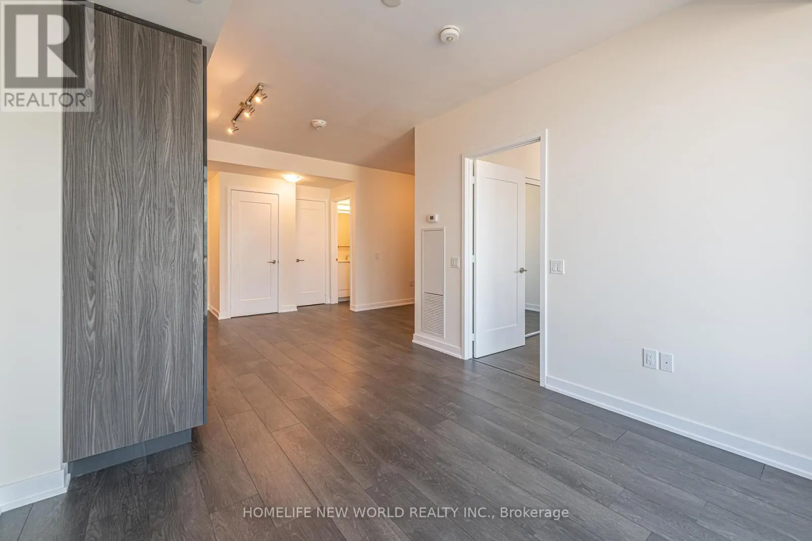 3906 - 28 FREELAND STREET