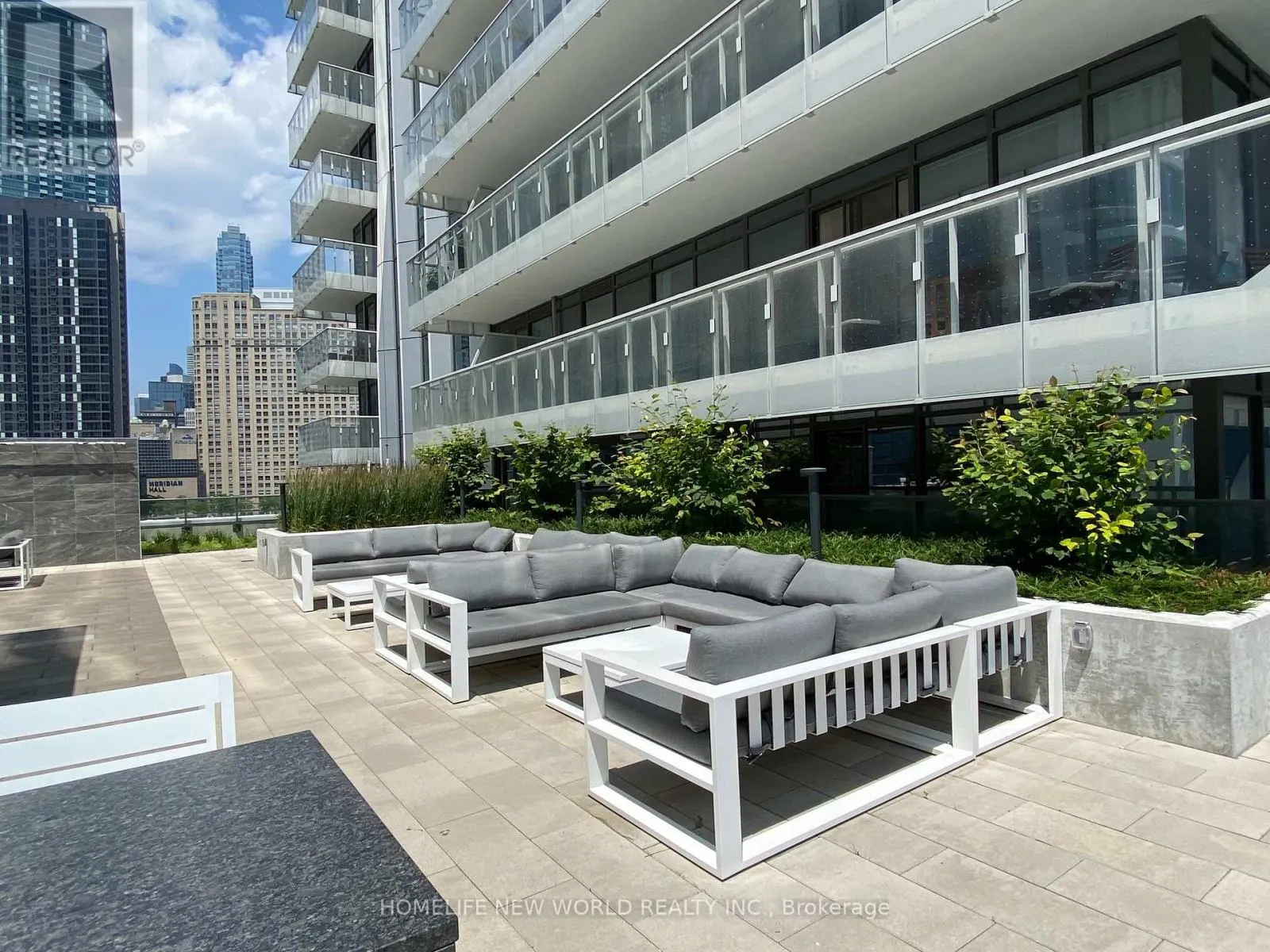 3906 - 28 FREELAND STREET