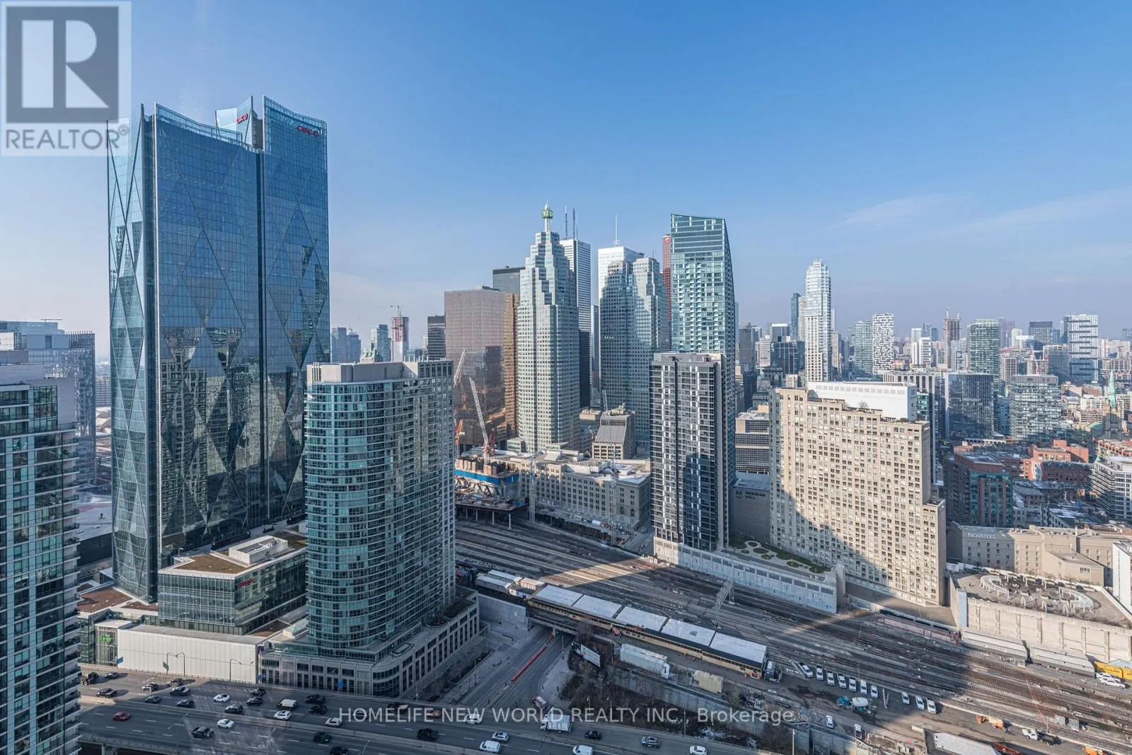 3906 - 28 FREELAND STREET