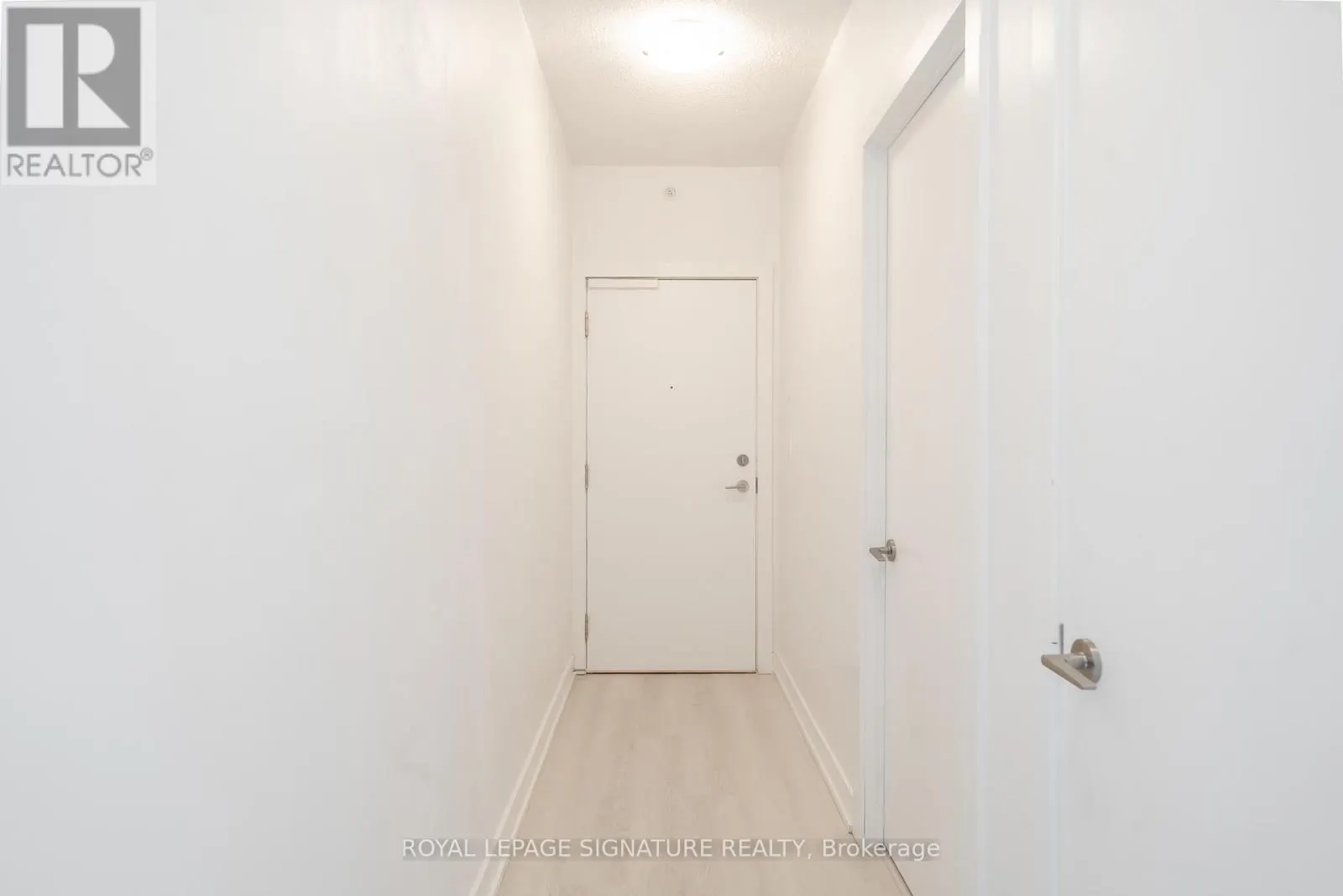 1106 - 20 BRUYERES MEWS