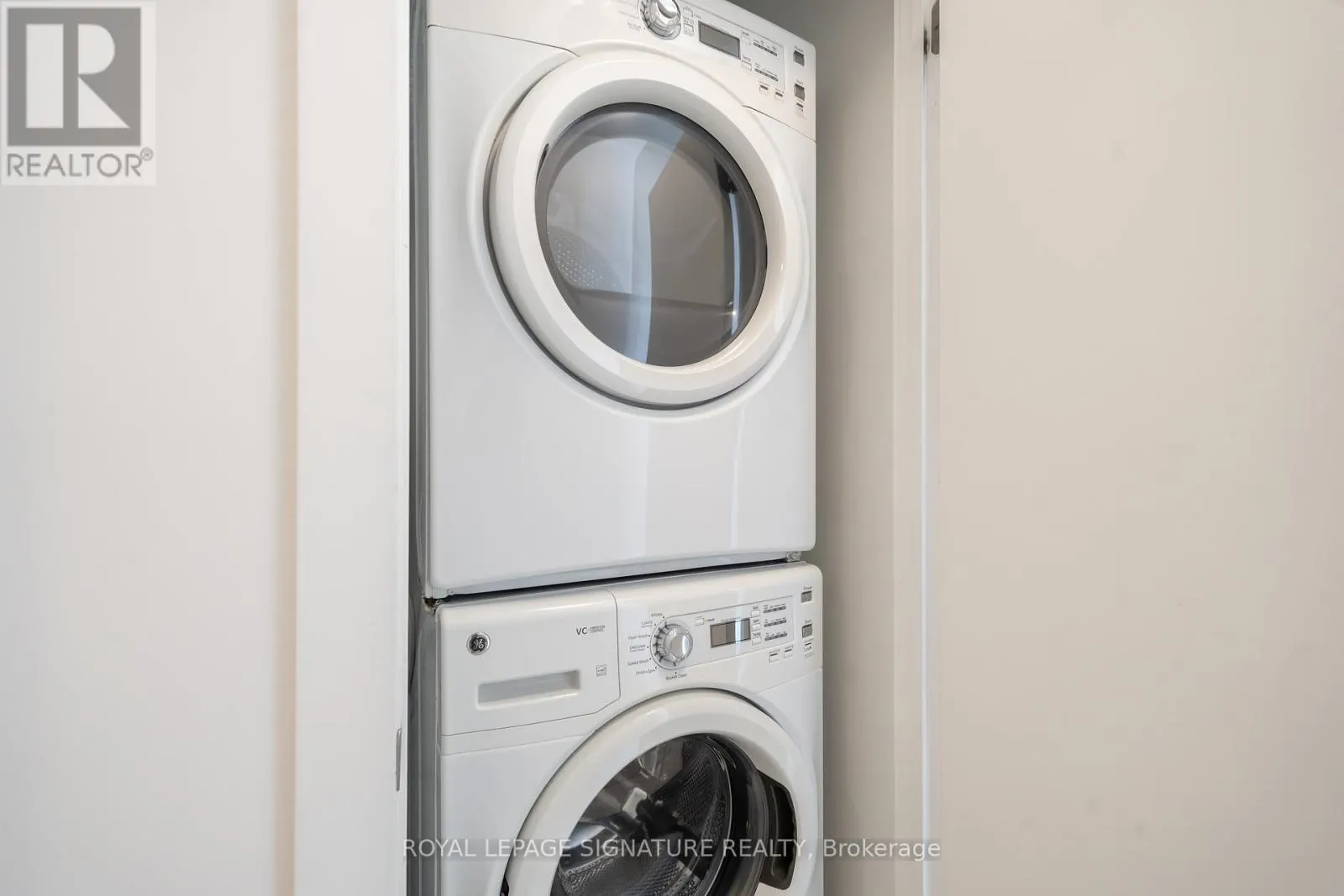 1106 - 20 BRUYERES MEWS