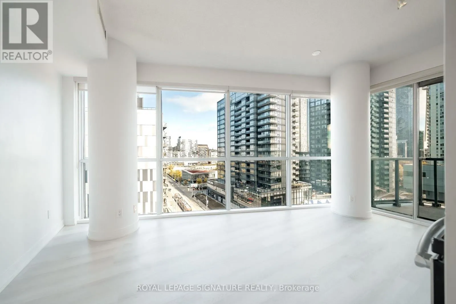 1106 - 20 BRUYERES MEWS