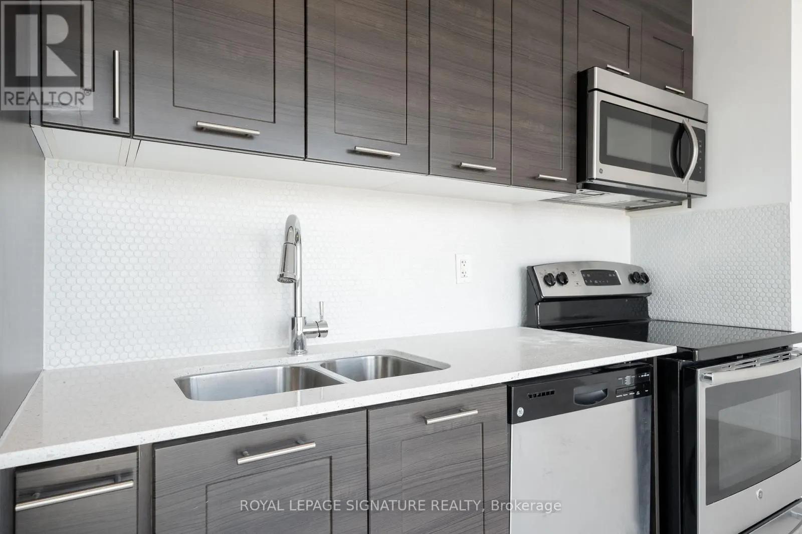 1106 - 20 BRUYERES MEWS