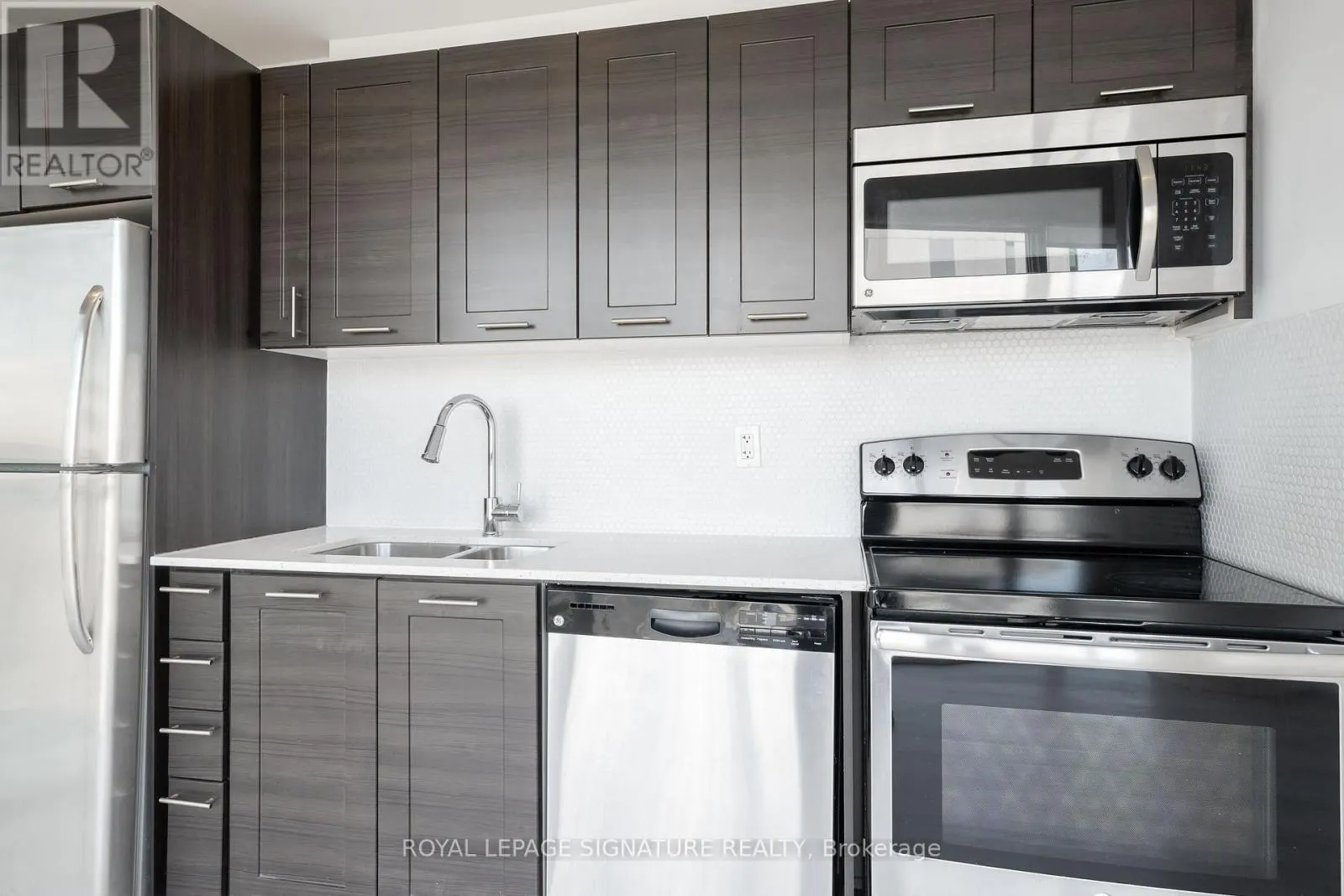 1106 - 20 BRUYERES MEWS