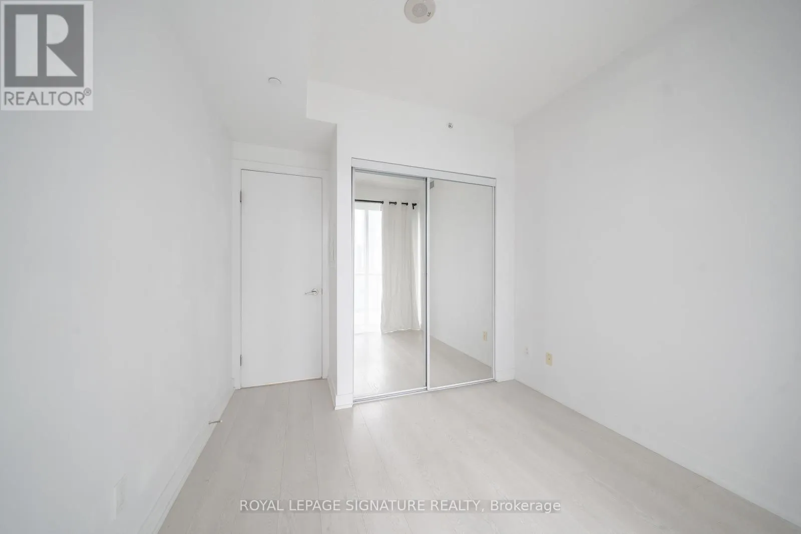 1106 - 20 BRUYERES MEWS