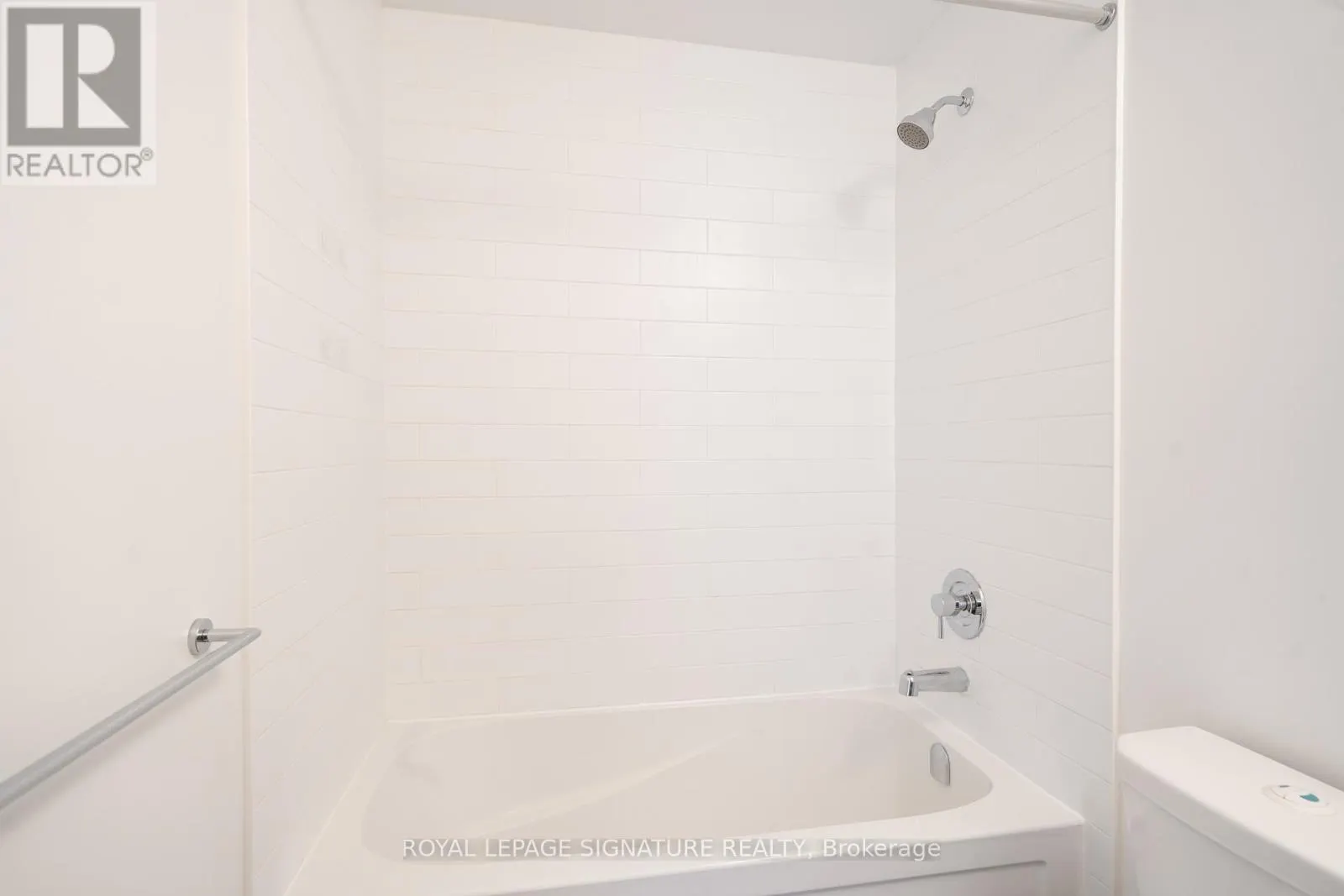 1106 - 20 BRUYERES MEWS