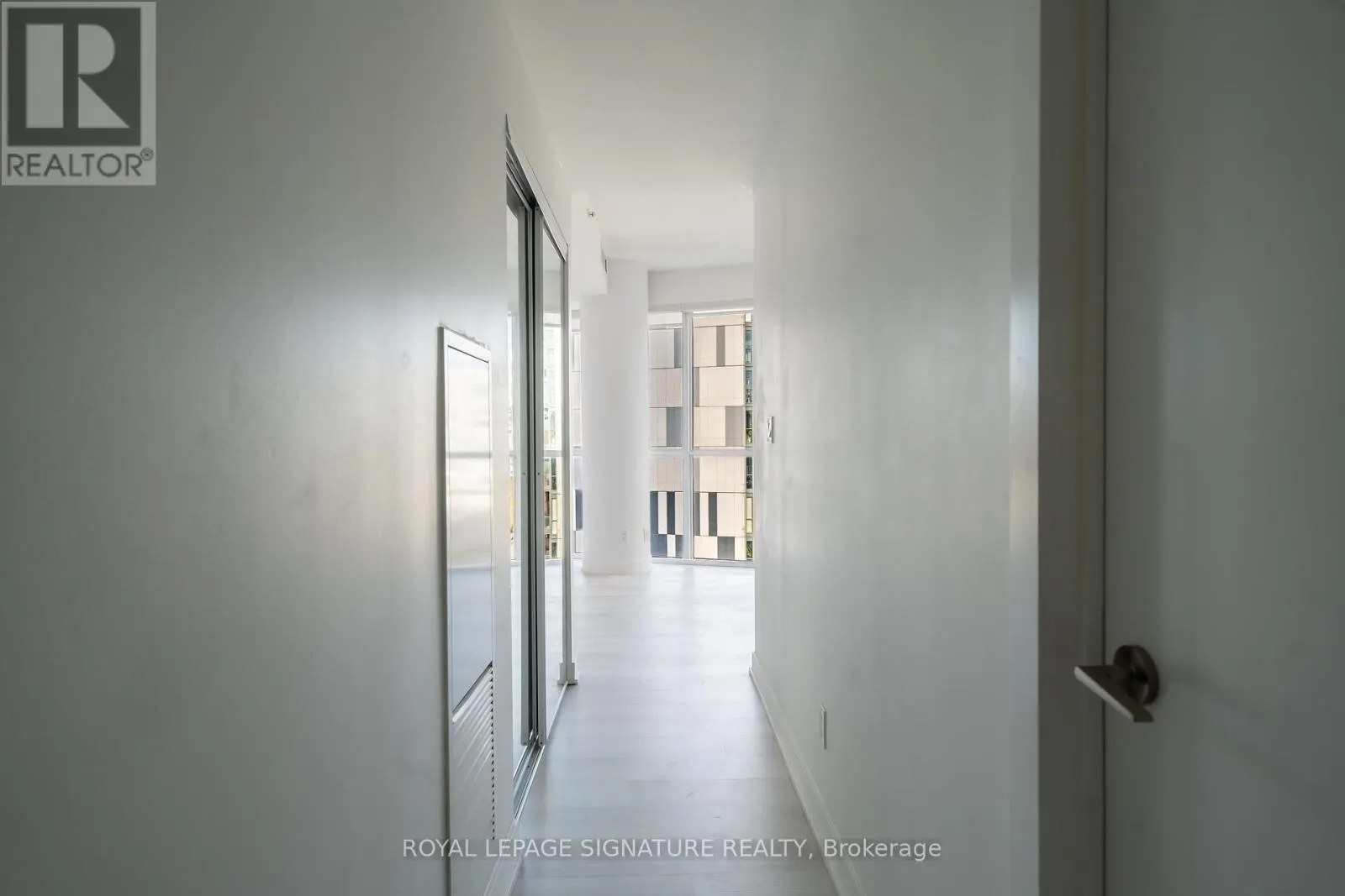 1106 - 20 BRUYERES MEWS