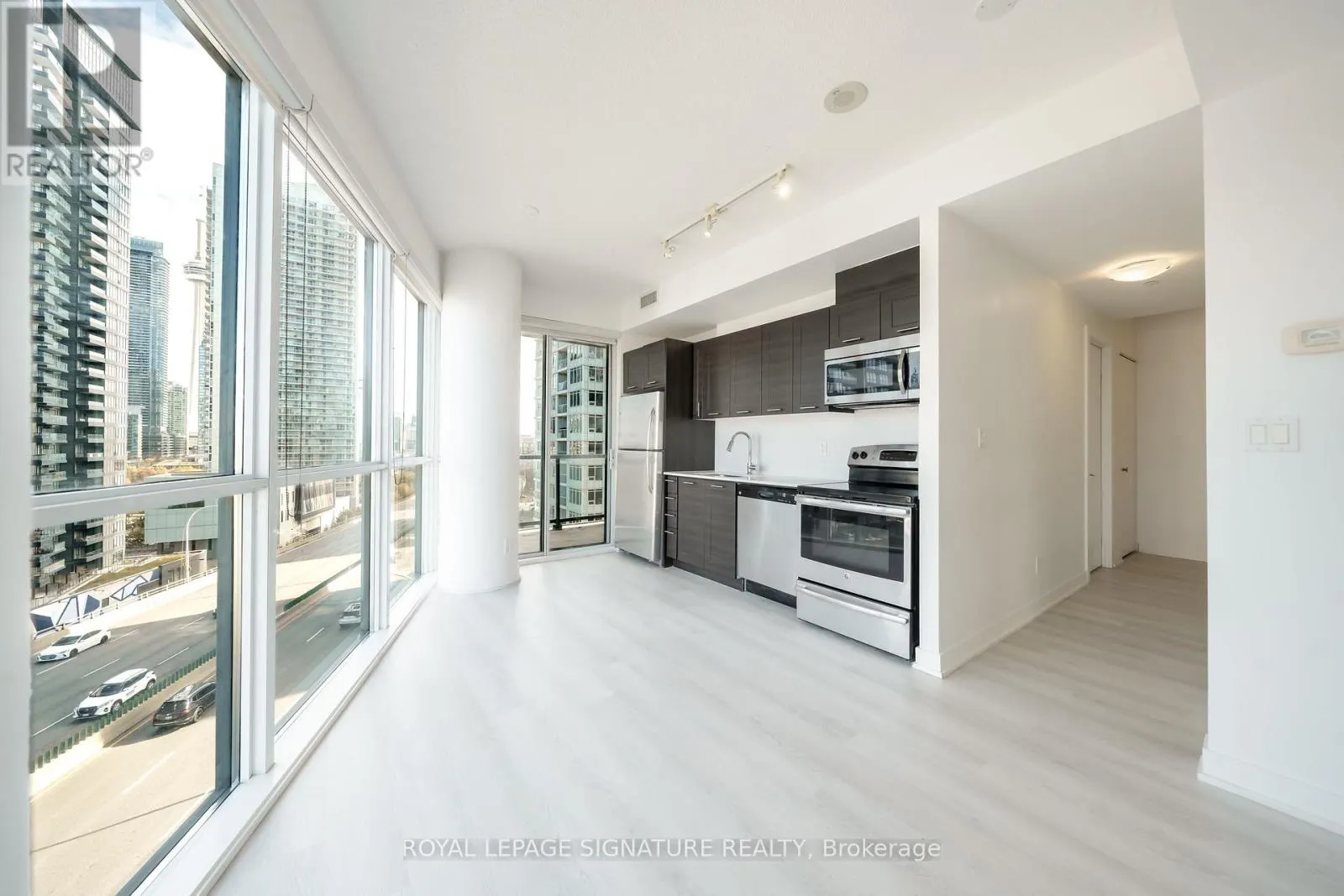 1106 - 20 BRUYERES MEWS