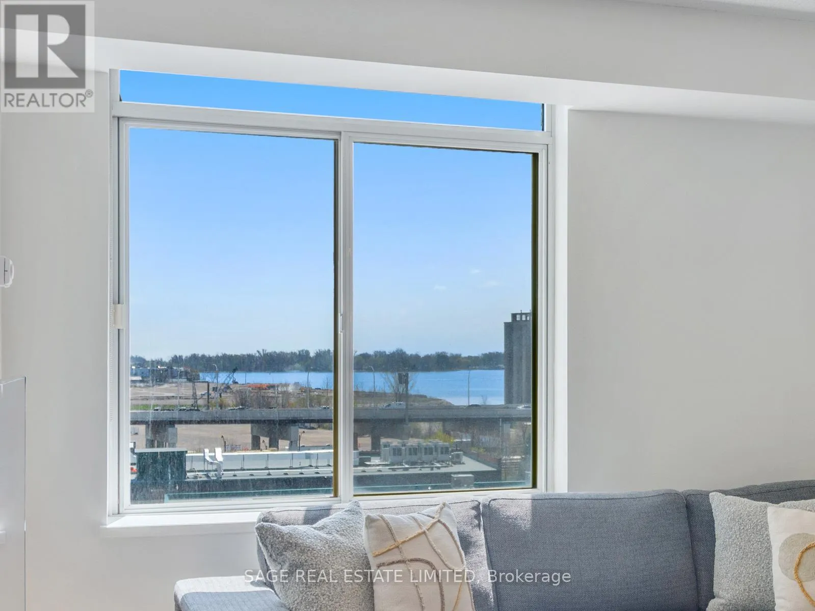 909 - 70 MILL STREET