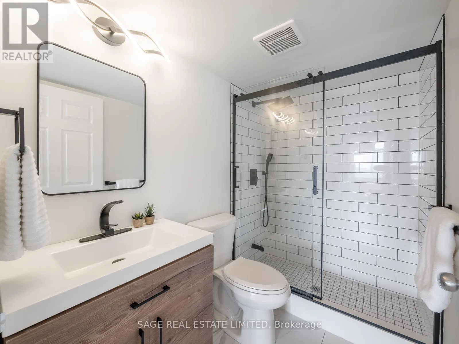 909 - 70 MILL STREET