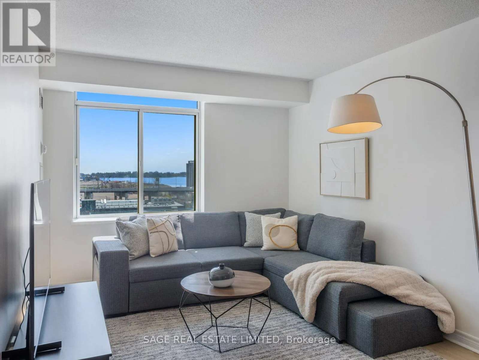 909 - 70 MILL STREET