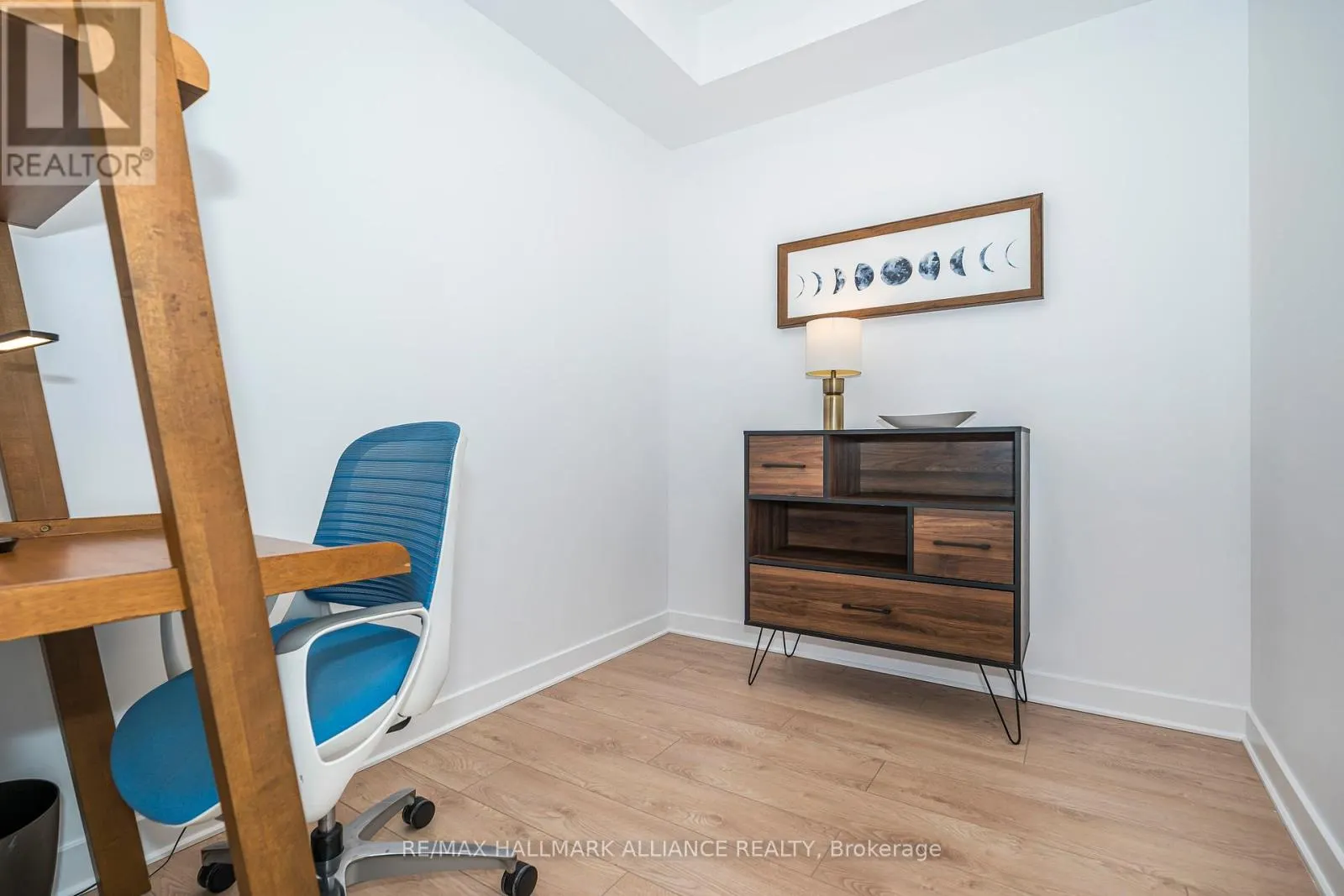 1015 - 21 NELSON STREET