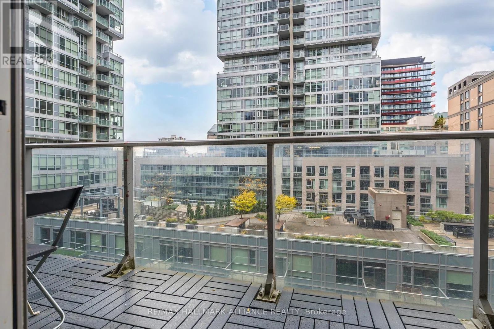 1015 - 21 NELSON STREET