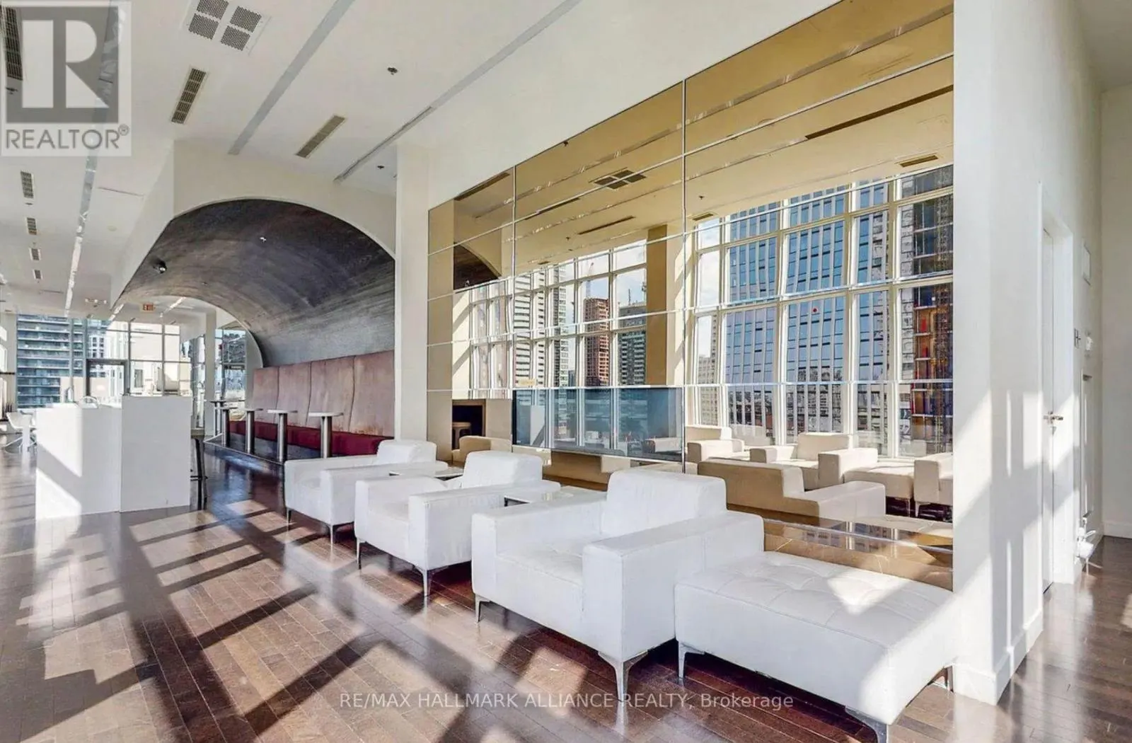 1015 - 21 NELSON STREET