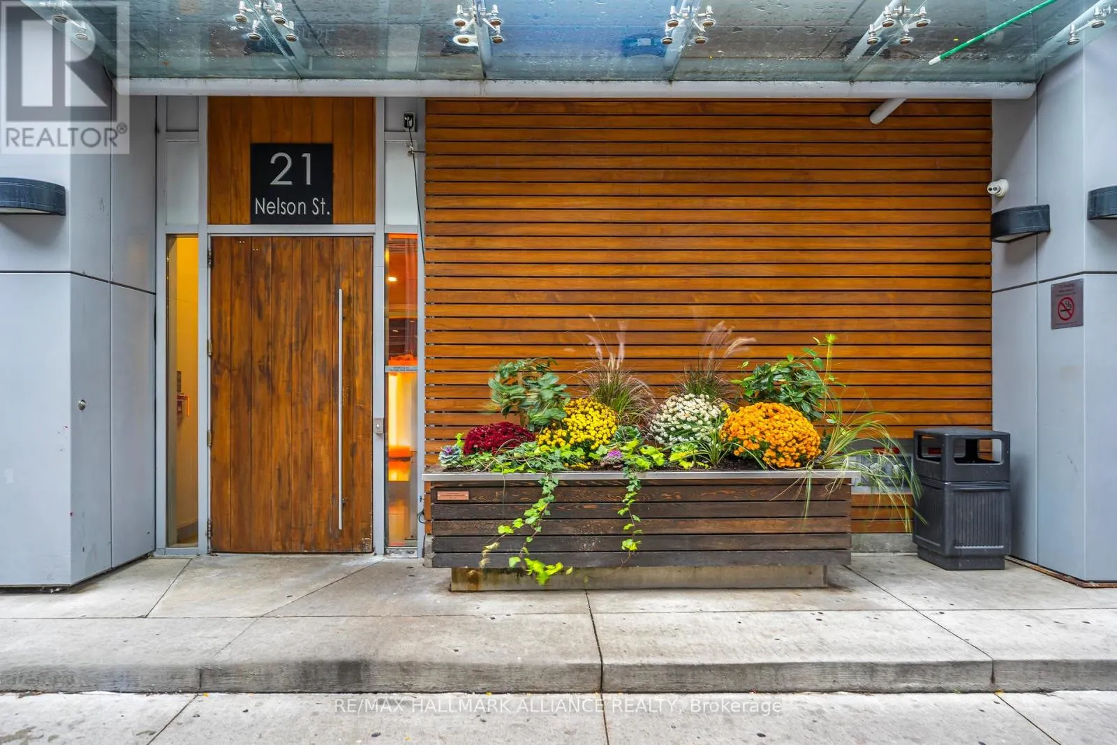 1015 - 21 NELSON STREET