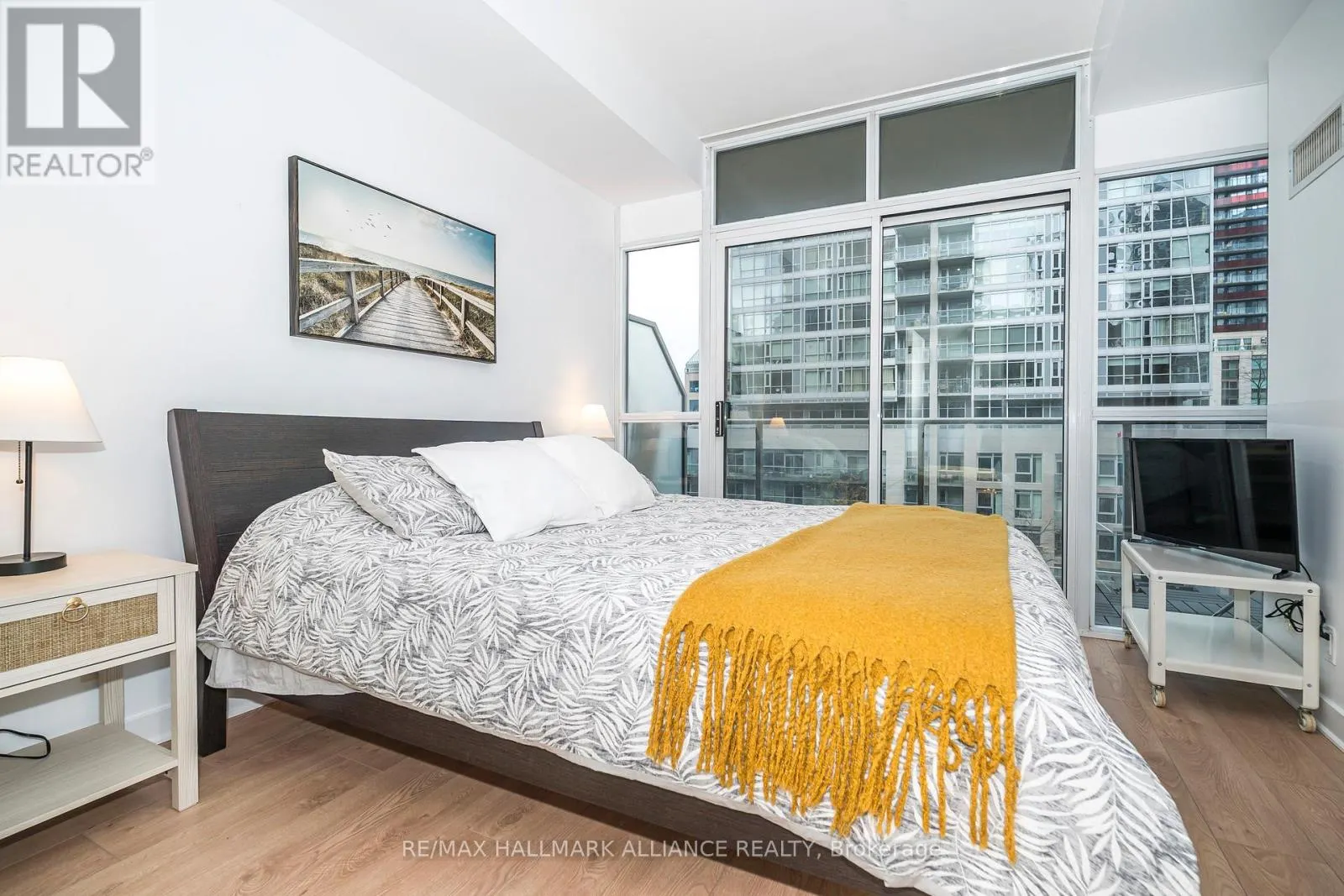 1015 - 21 NELSON STREET