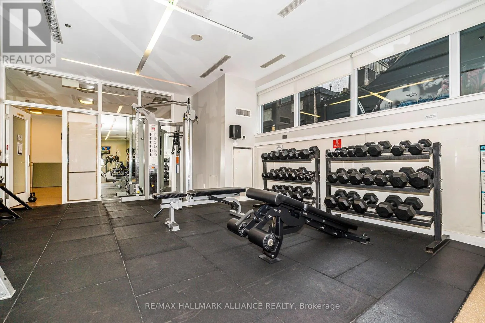 1015 - 21 NELSON STREET