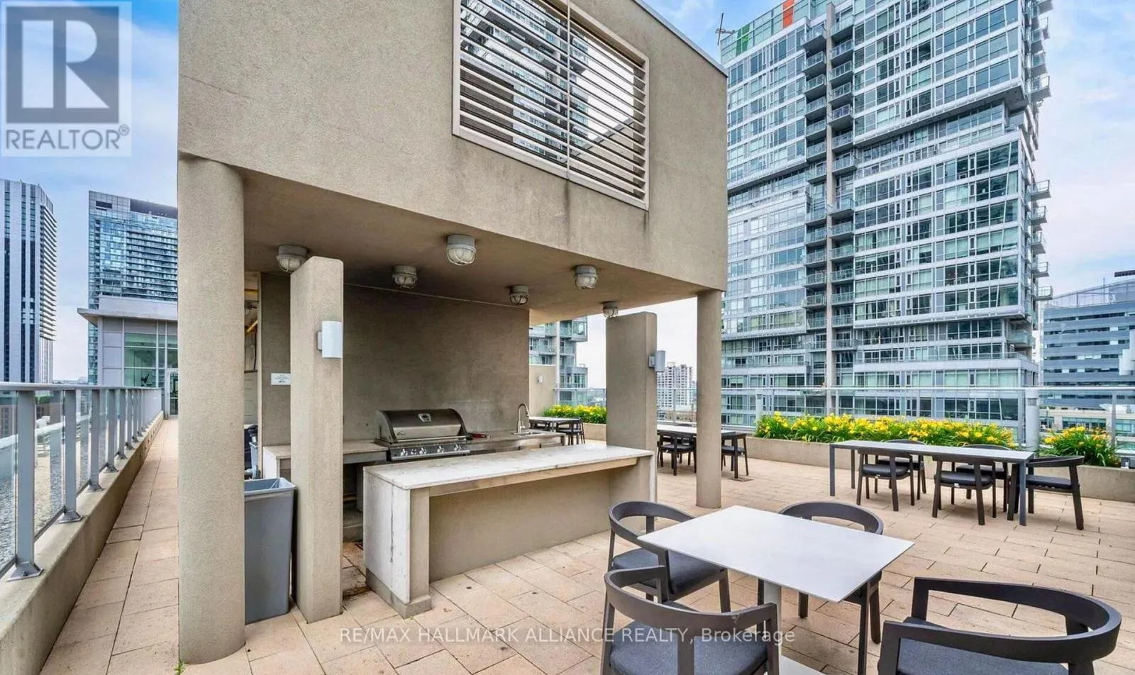 1015 - 21 NELSON STREET