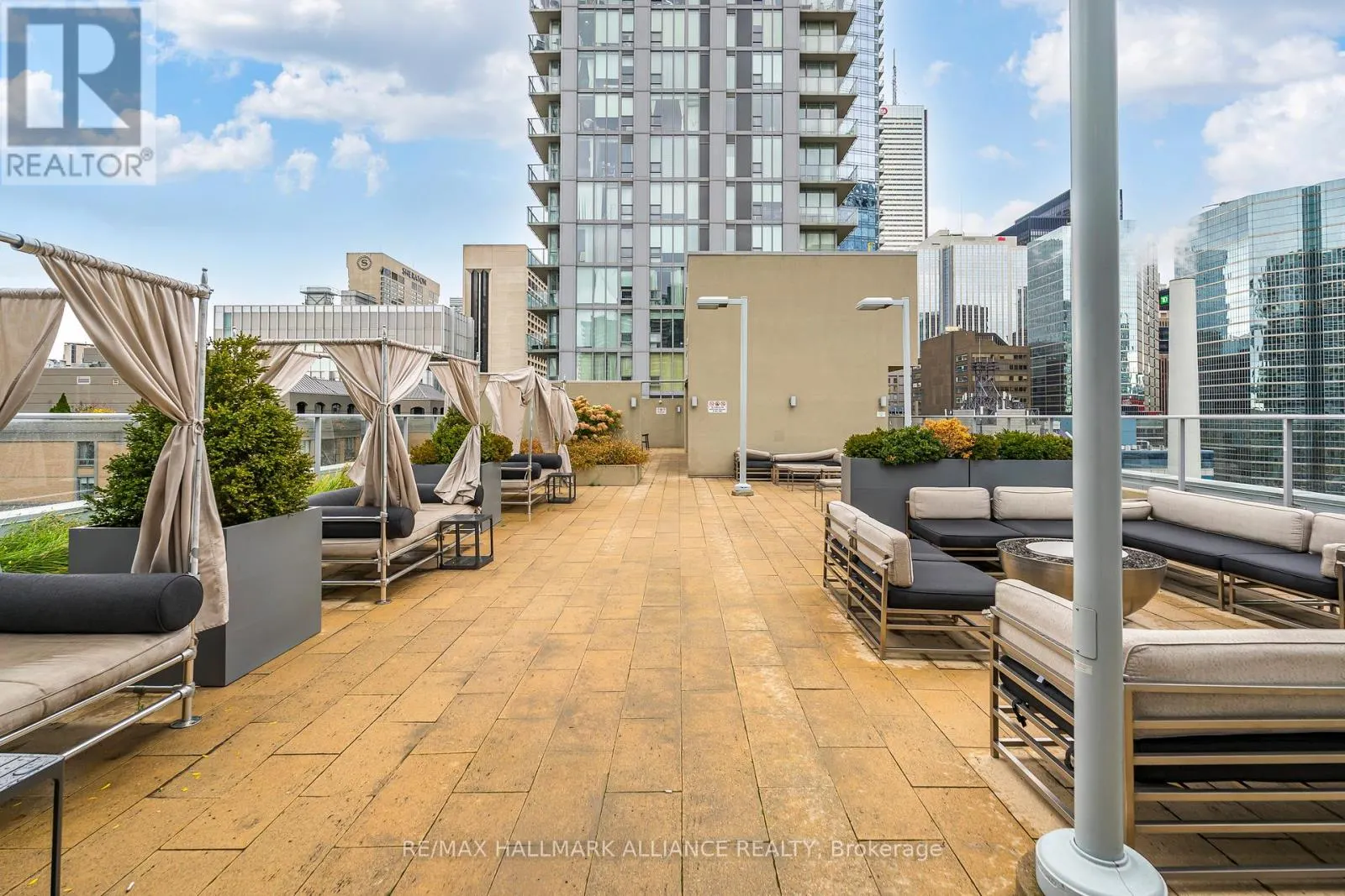 1015 - 21 NELSON STREET