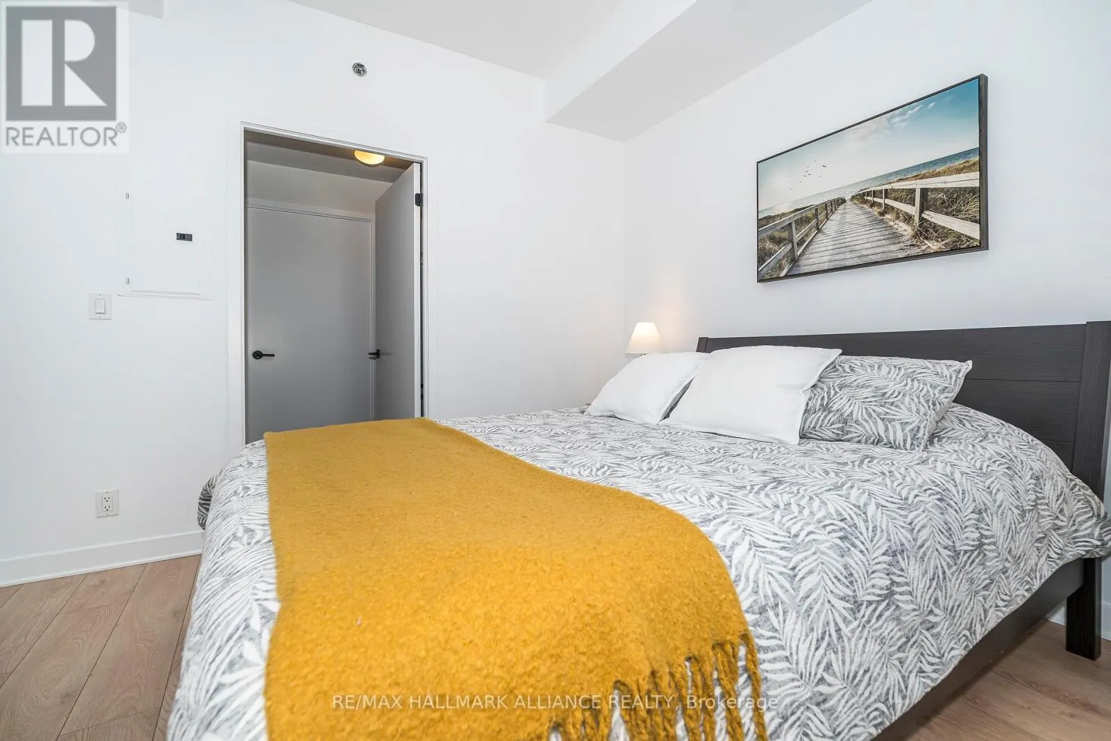 1015 - 21 NELSON STREET