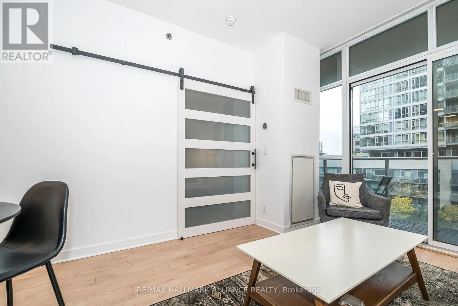 1015 - 21 NELSON STREET