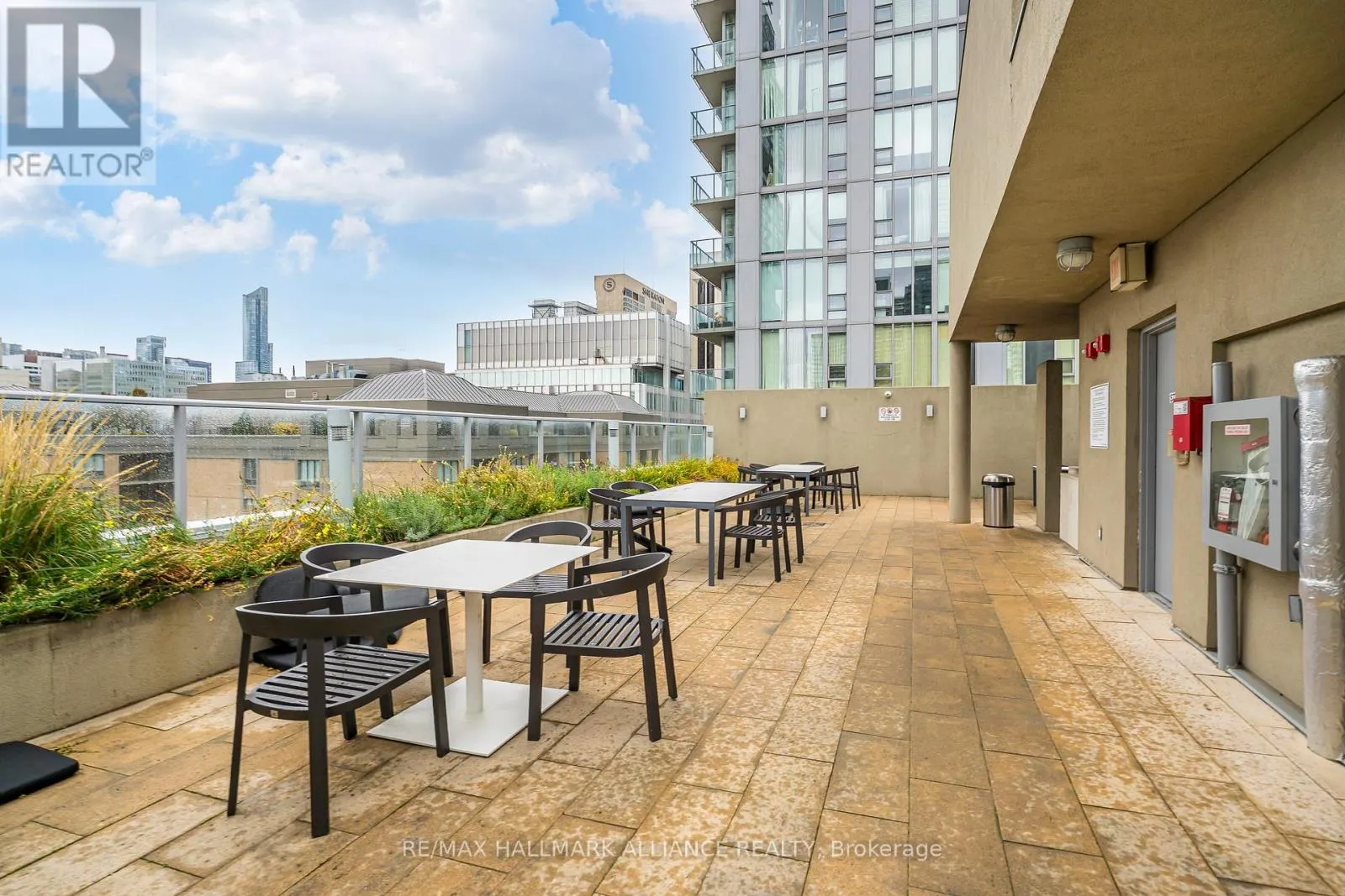 1015 - 21 NELSON STREET