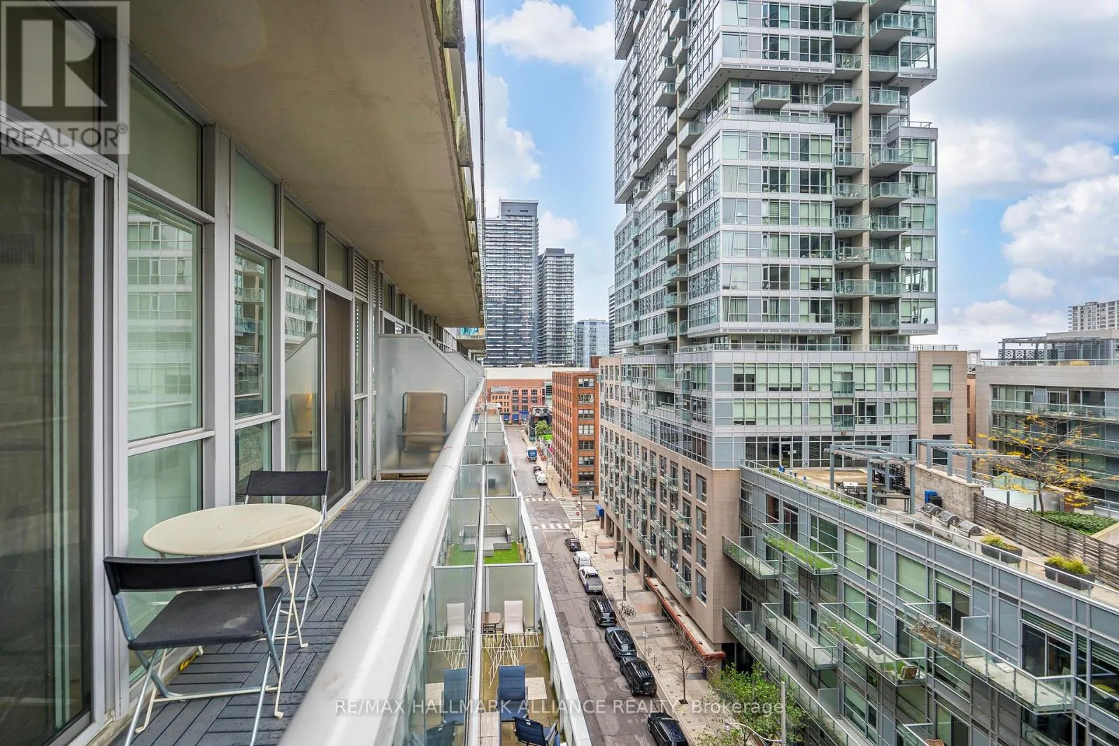 1015 - 21 NELSON STREET