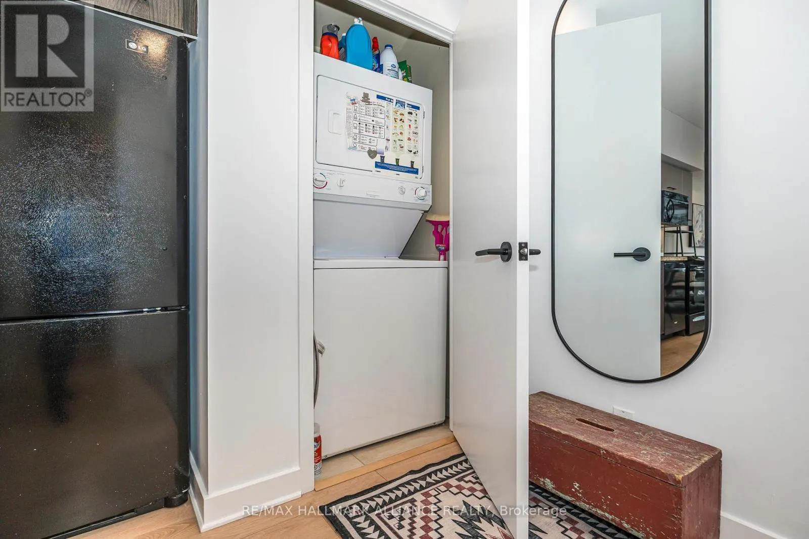 1015 - 21 NELSON STREET