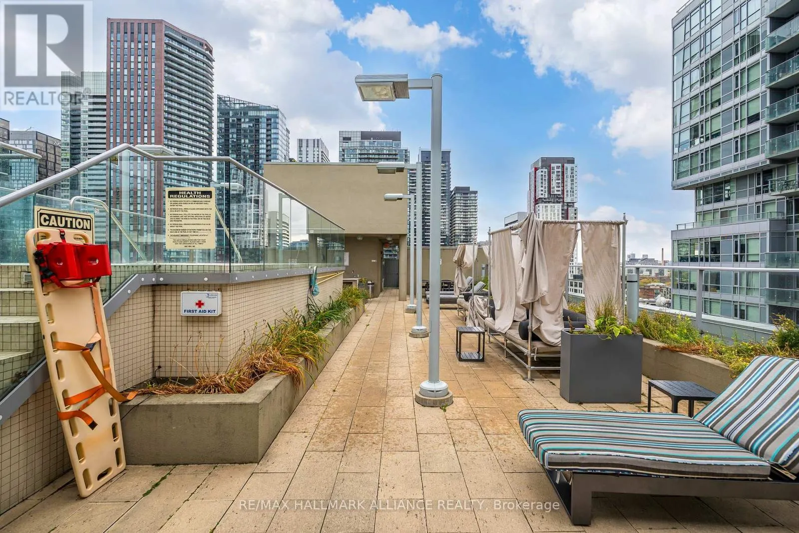 1015 - 21 NELSON STREET