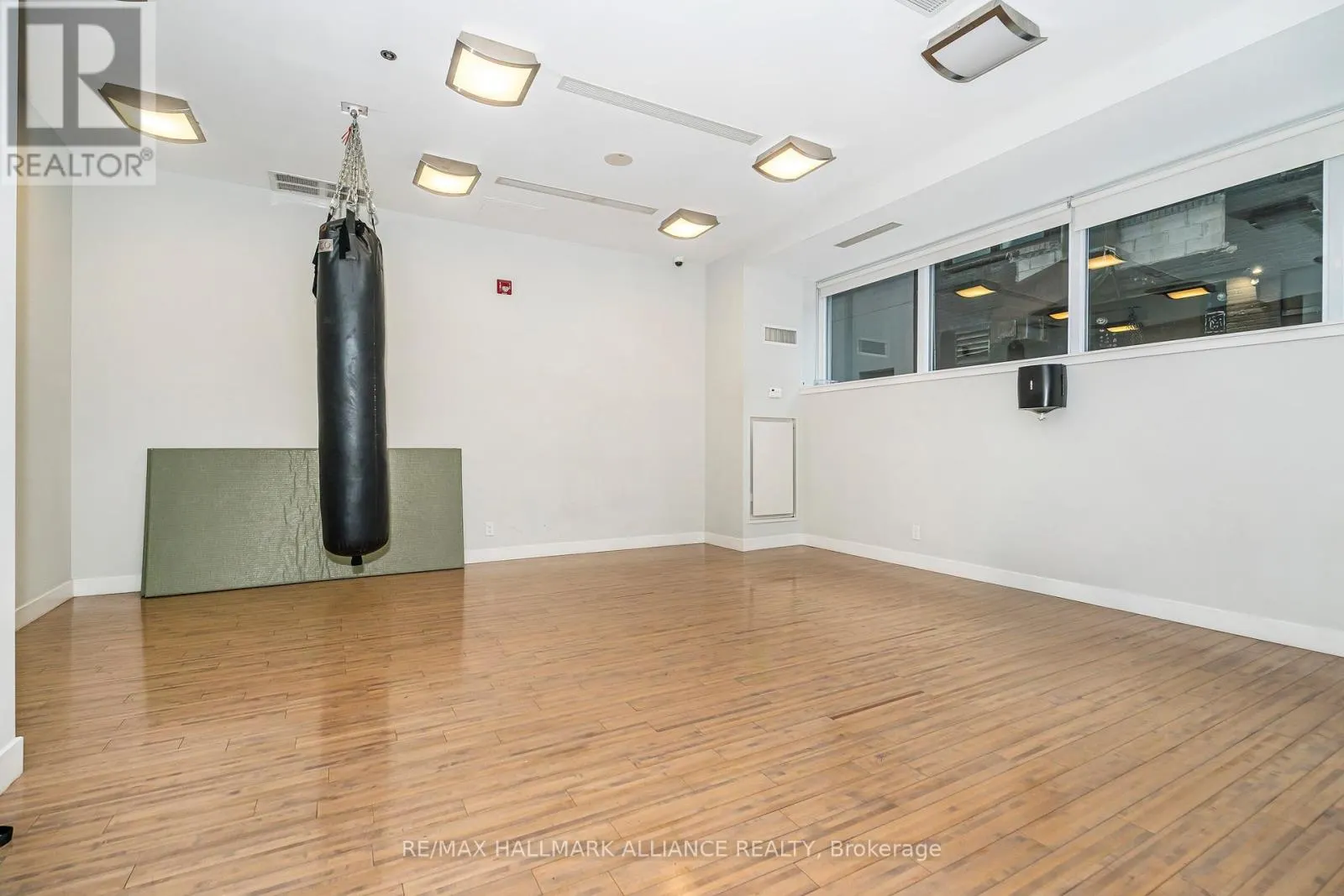 1015 - 21 NELSON STREET