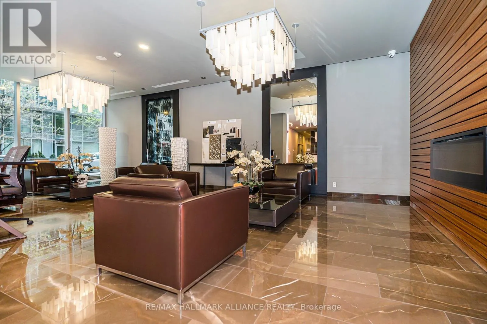 1015 - 21 NELSON STREET