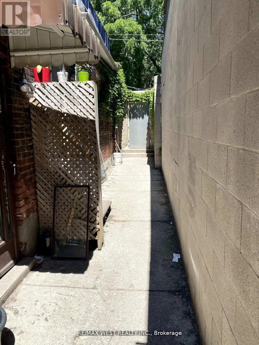 MAIN FL - 926 COLLEGE STREET