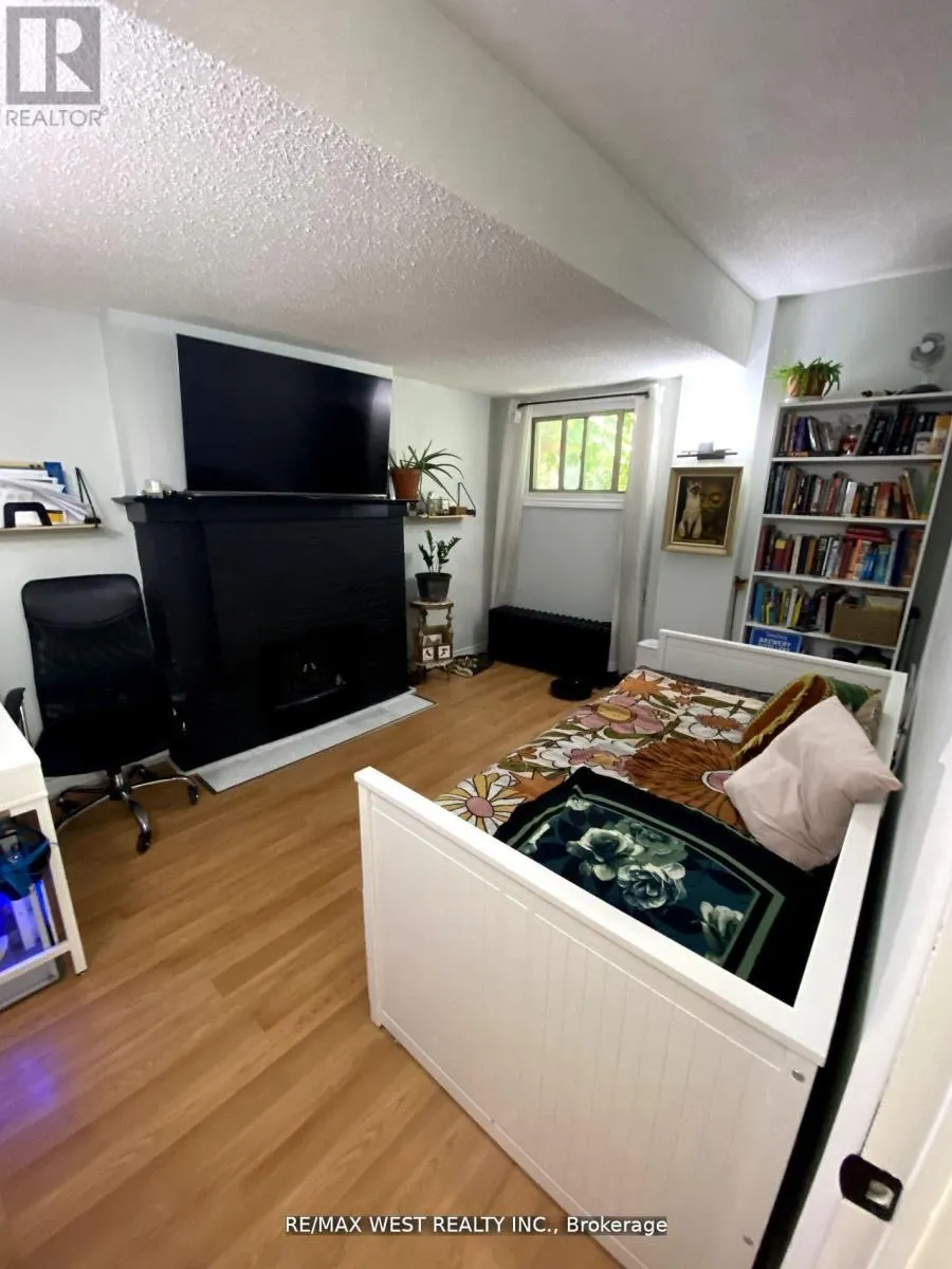 MAIN FL - 926 COLLEGE STREET