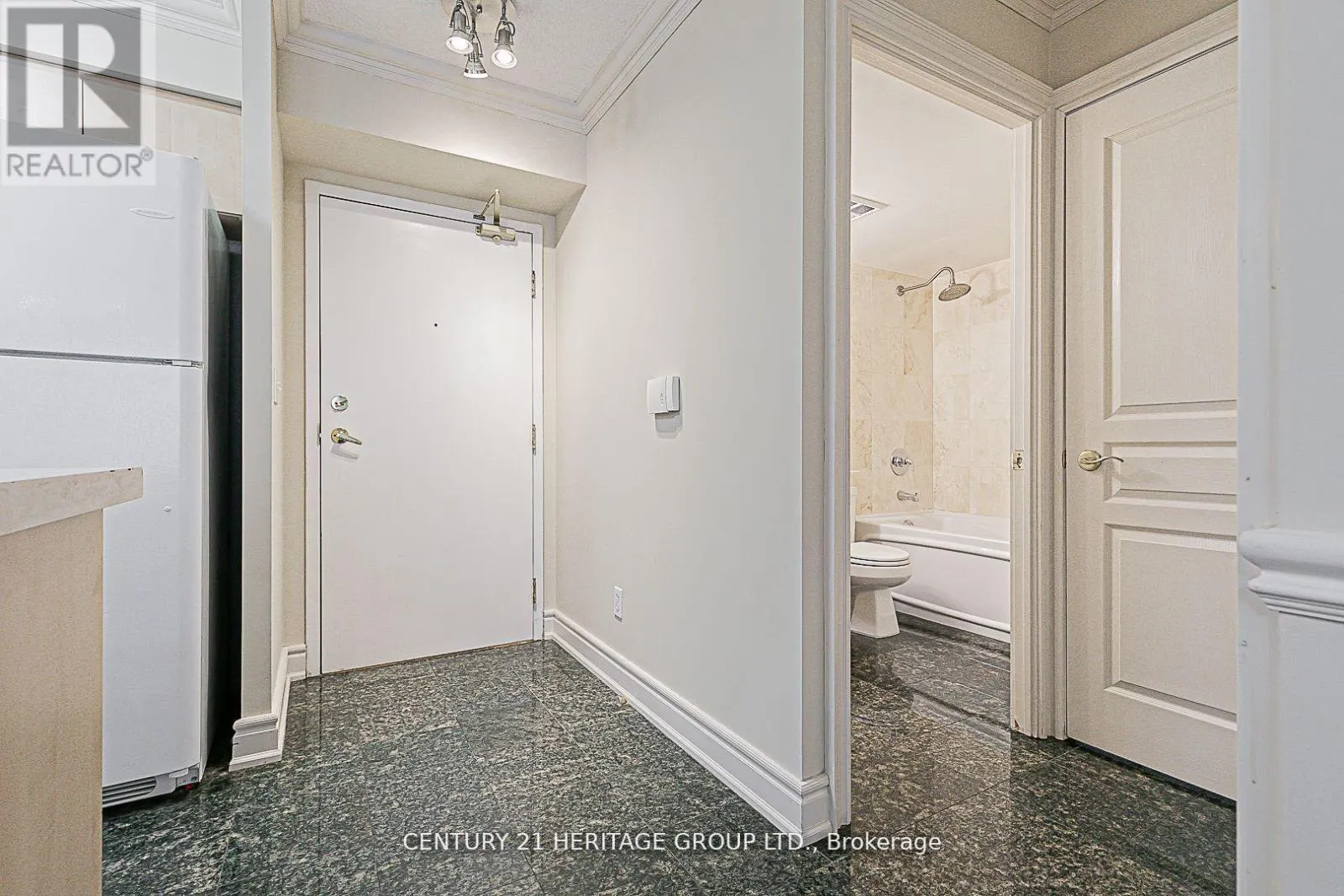 407 - 55 HARRISON GARDEN BOULEVARD S