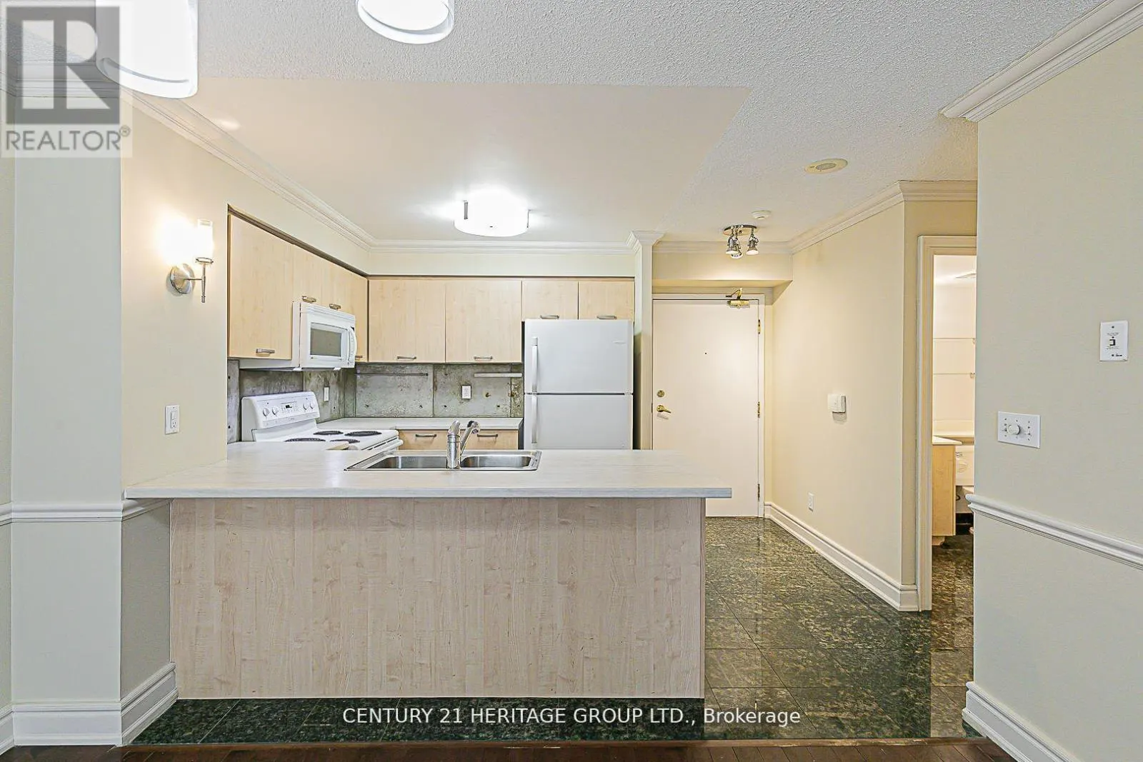 407 - 55 HARRISON GARDEN BOULEVARD S