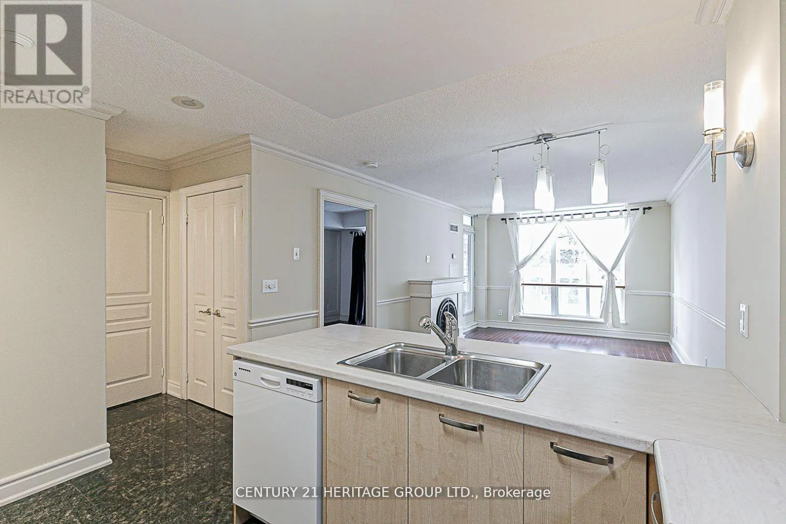 407 - 55 HARRISON GARDEN BOULEVARD S